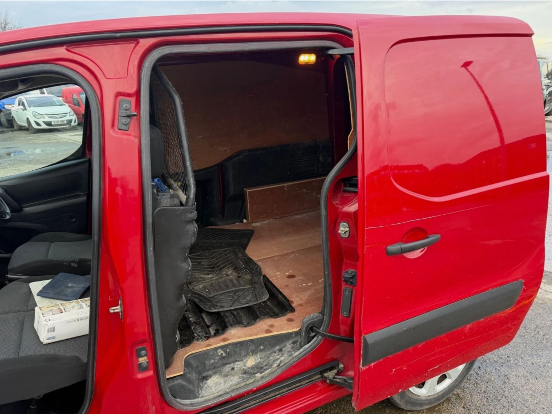 **(ONLY 96K MILEAGE)** 2017/17 PEUGEOT PARTNER PROFESSIONAL EURO 6 ULEZ FREE - Image 11 of 14