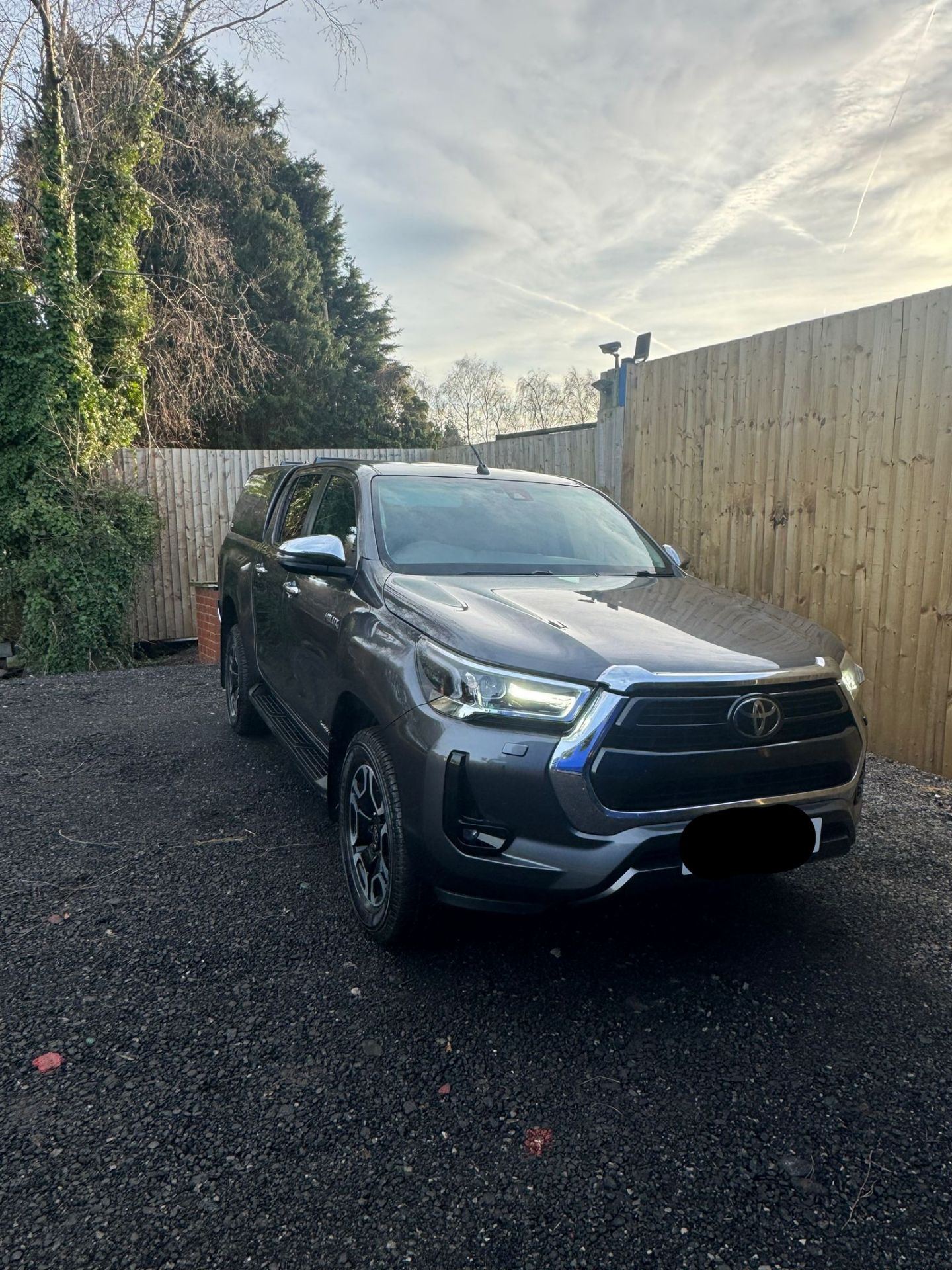 2021 TOYOTA HILUX INVINCIBLE D-4D 4WD DCB AUTOMATIC – GREY - Image 19 of 20