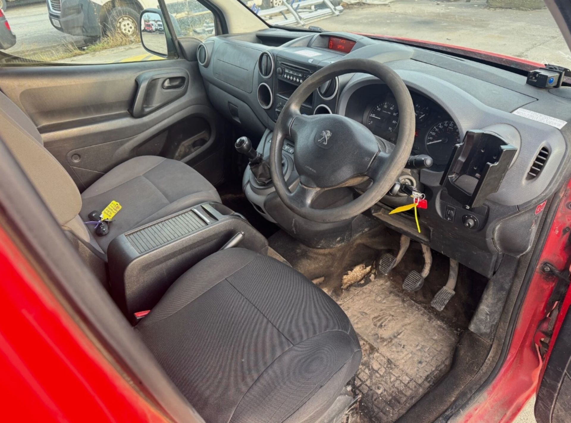 2012 PEUGEOT PARTNER 625 S 1.6 HDI PANEL VAN – DIESEL – MANUAL – RED - Image 6 of 12