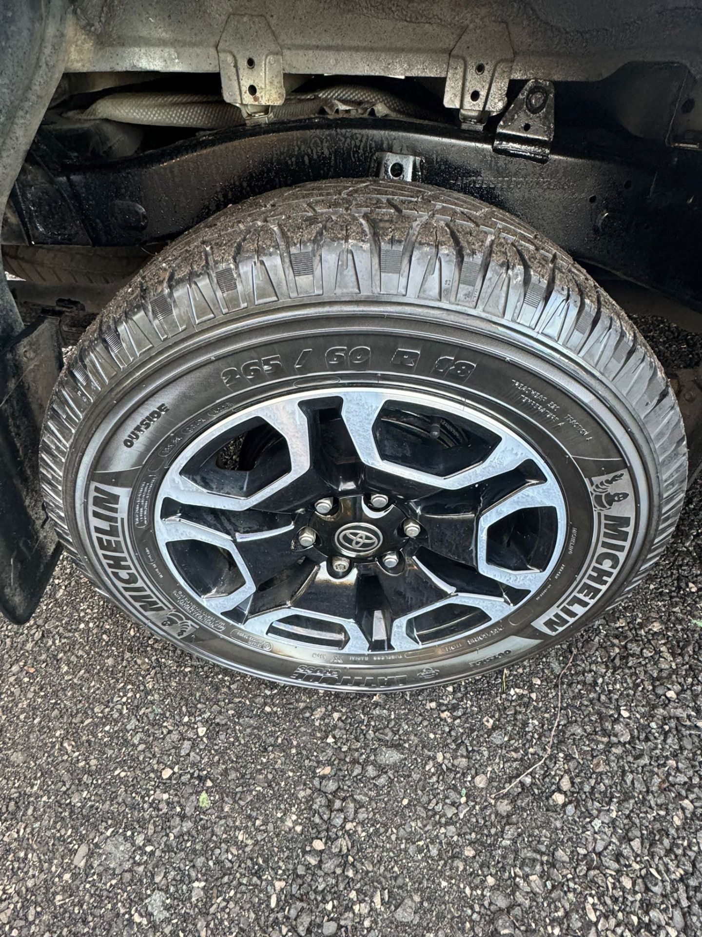 2021 TOYOTA HILUX INVINCIBLE D-4D 4WD DCB AUTOMATIC – GREY - Image 4 of 20