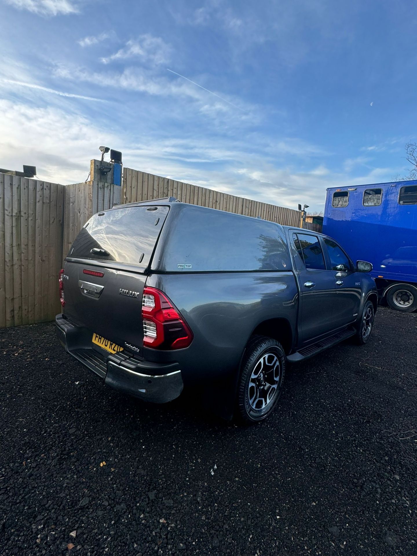 2021 TOYOTA HILUX INVINCIBLE D-4D 4WD DCB AUTOMATIC – GREY - Image 7 of 20