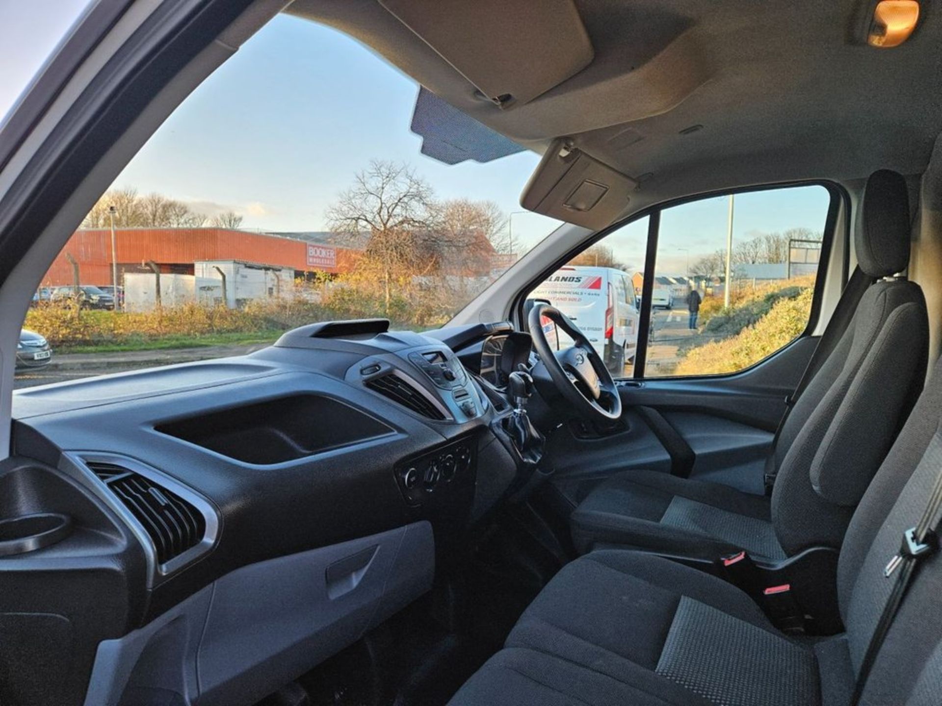 **(ONLY 119K MILEAGE)** 2016 FORD TRANSIT CUSTOM 270 SWB 2.2 TDCI VAN >>--NO VAT ON HAMMER--<< - Image 8 of 11