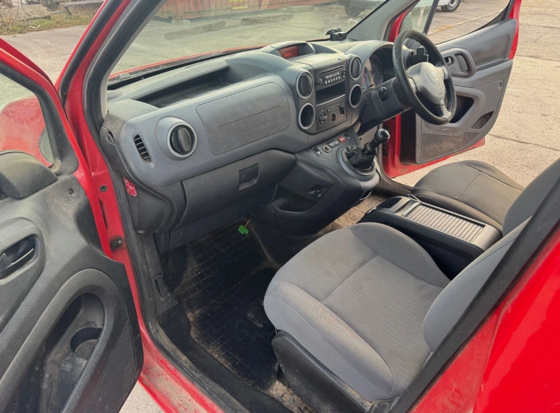 2012 PEUGEOT PARTNER 625 S 1.6 HDI PANEL VAN – DIESEL – MANUAL – RED - Image 9 of 12
