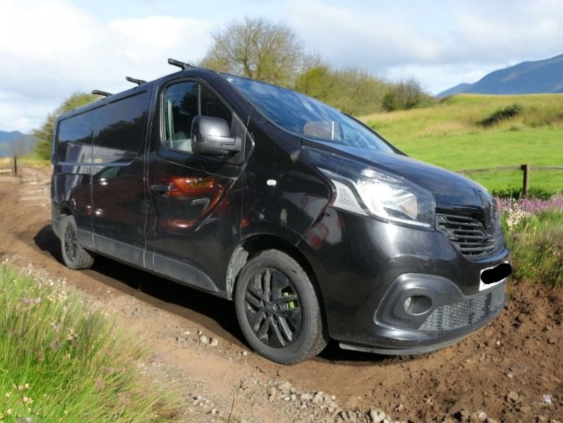 2017 RENAULT TRAFIC LL29 SPORT NAV ENERGY DCI – LWB – 97K – BLACK - Image 3 of 13