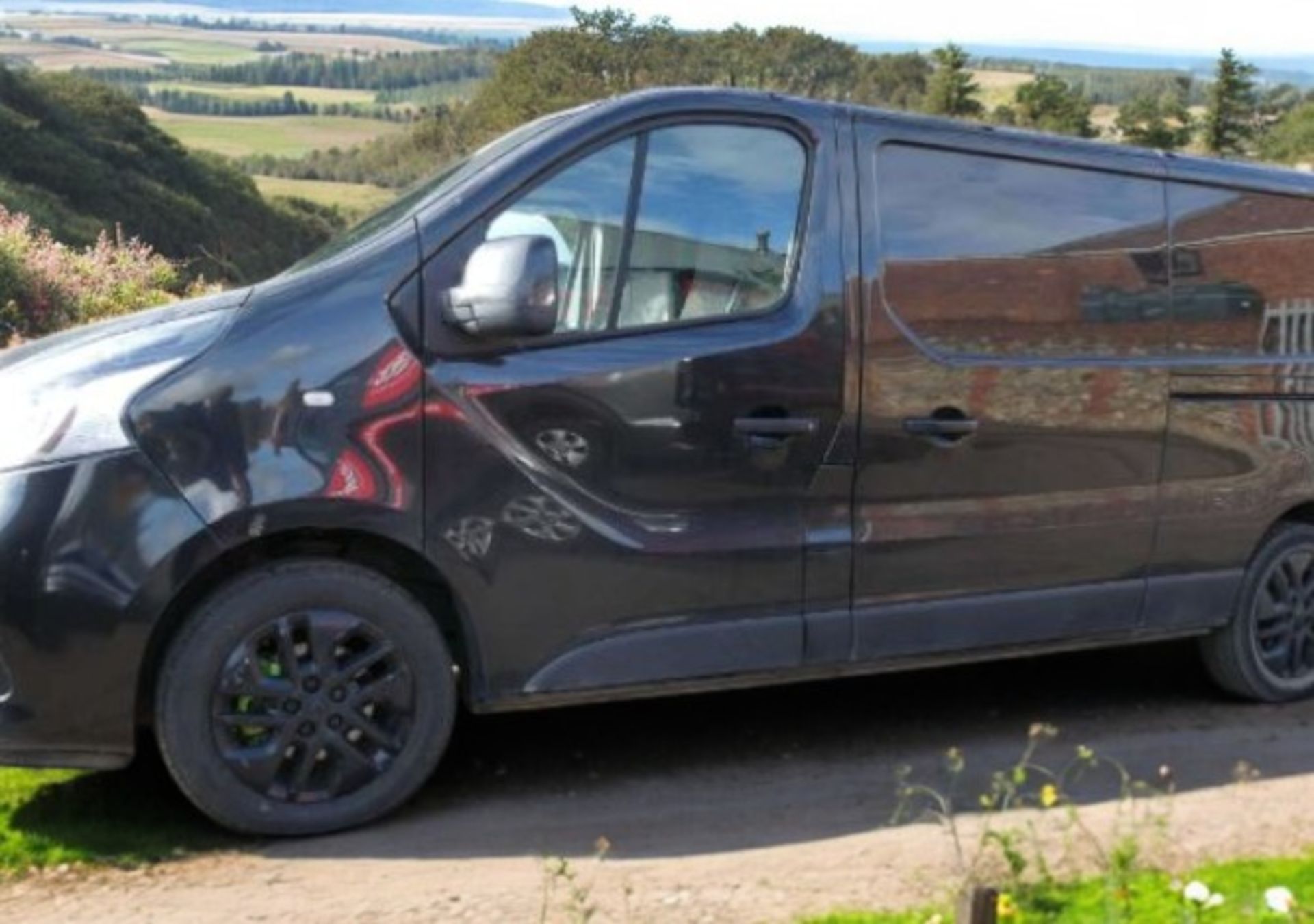 2017 RENAULT TRAFIC LL29 SPORT NAV ENERGY DCI – LWB – 97K – BLACK - Image 4 of 13