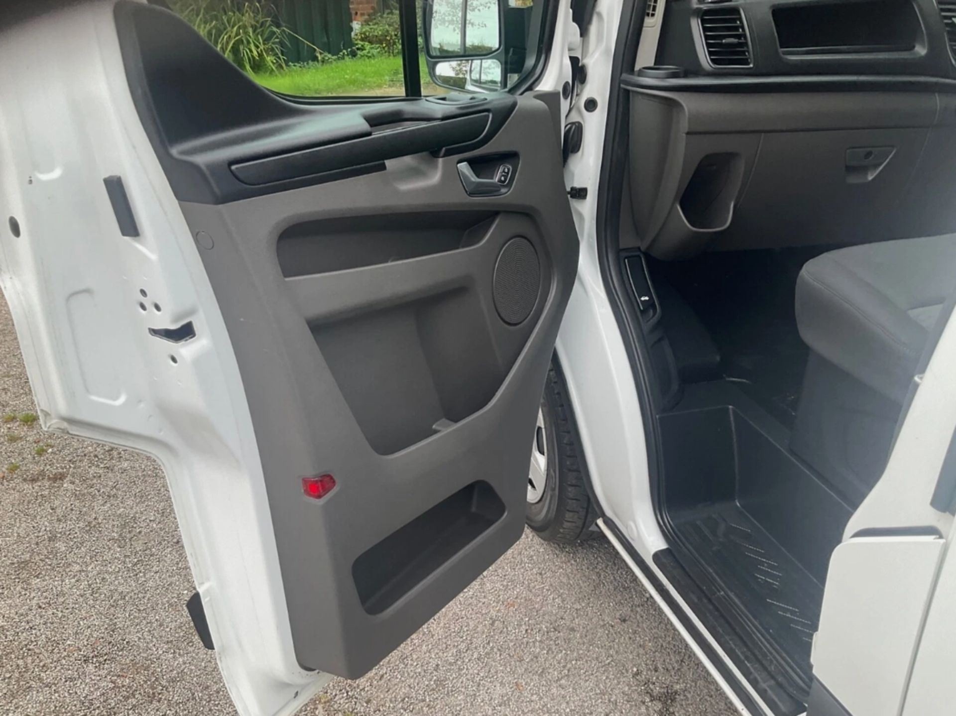 **(ONLY 109K MILEAGE)** 2020 FORD TRANSIT CUSTOM 300 TREND ECOBLUE - Image 8 of 16