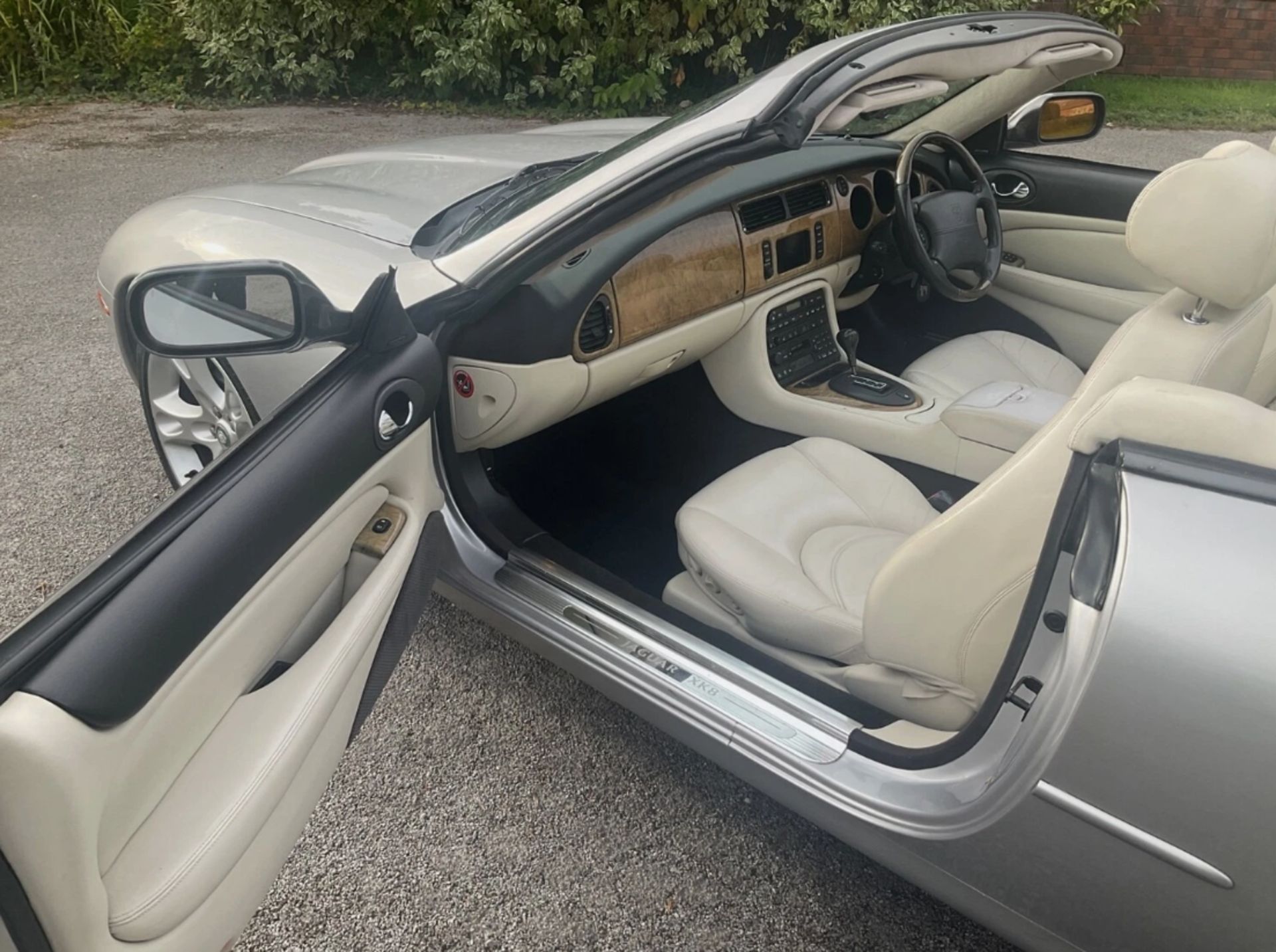 **(ONLY 106K MILEAGE)** 2003 JAGUAR XK8 4.2 CONVERTIBLE AUTOMATIC>>--NO VAT ON HAMMER--<< - Image 13 of 21