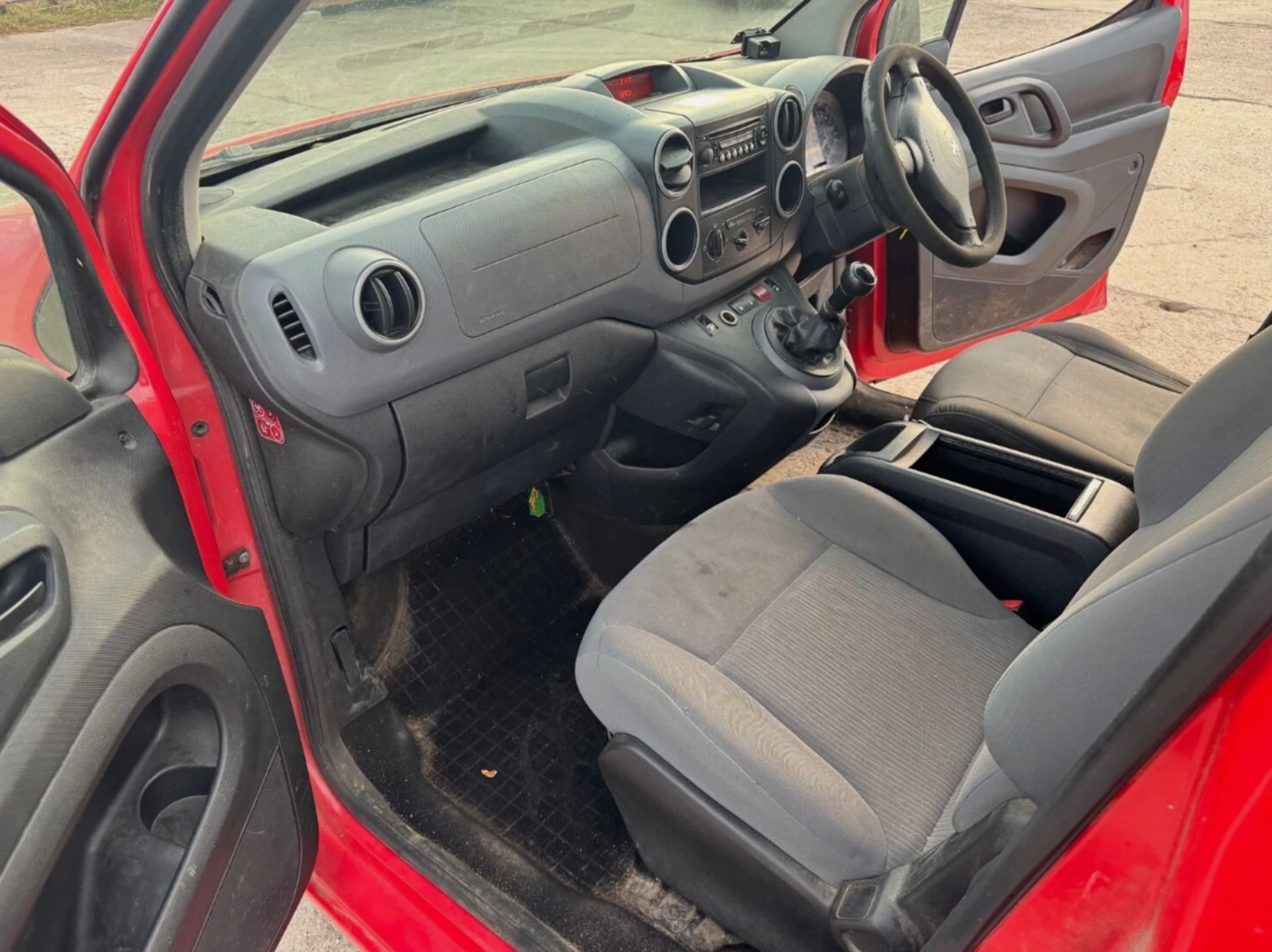 **(ONLY 116K MILEAGE)** 2012 PEUGEOT PARTNER 625 S 1.6 HDI PANEL VAN – DIESEL – MANUAL – RED - Image 9 of 16