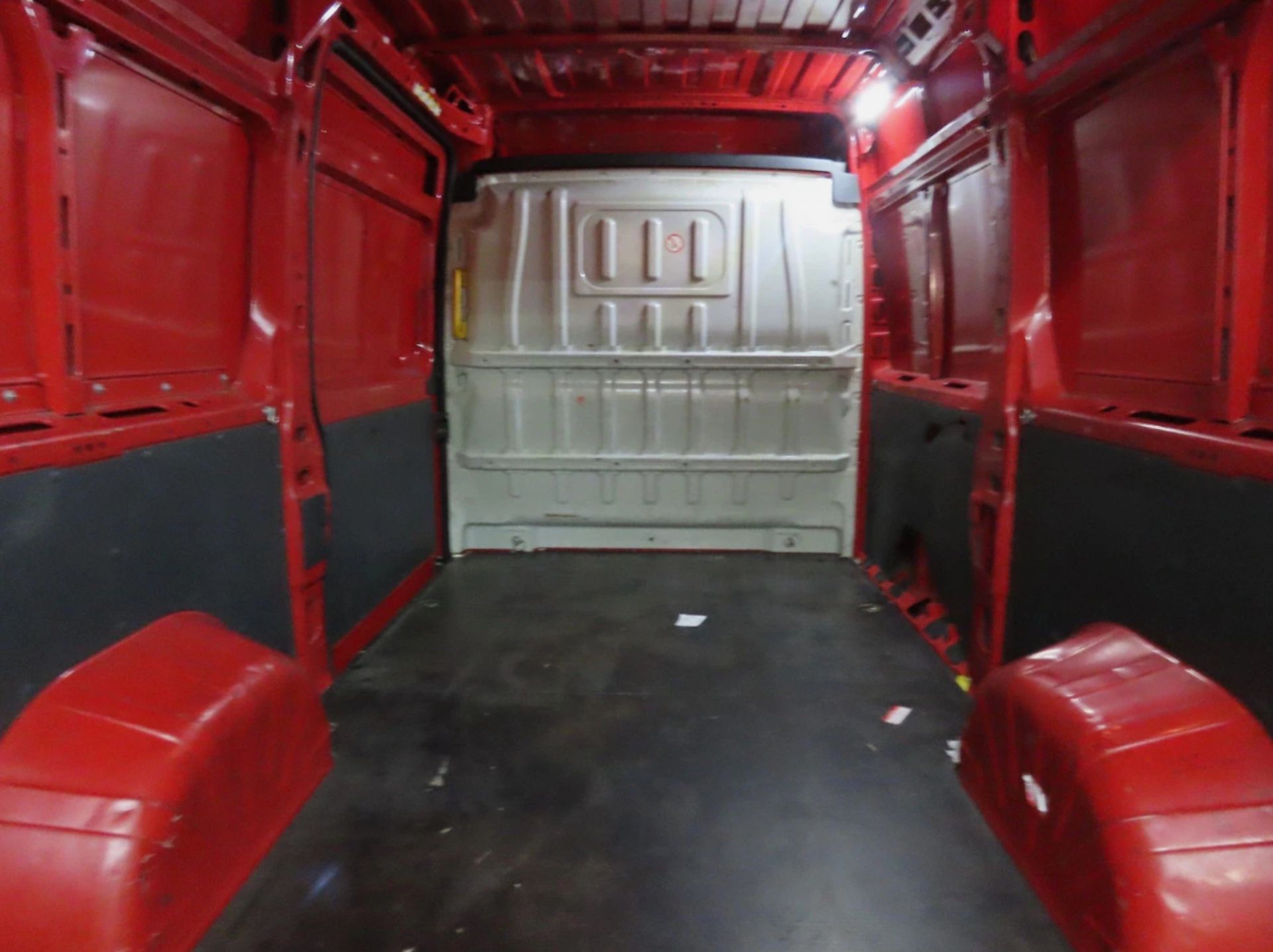 **(ONLY 124K MILEAGE)** 2015/65 PEUGEOT BOXER MWB L2H2 2.2 HDI PANEL VAN - Image 4 of 12