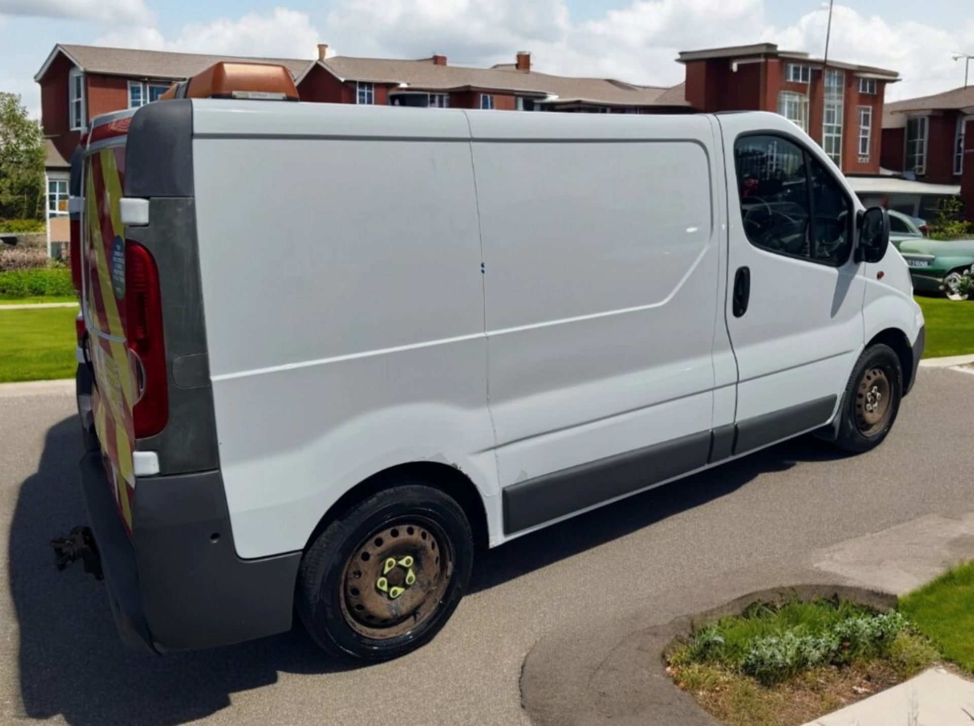 2011 VAUXHALL VIVARO SWB CDTI 90PS PANEL VAN - DIESEL – MANUAL – WHITE - Image 6 of 21