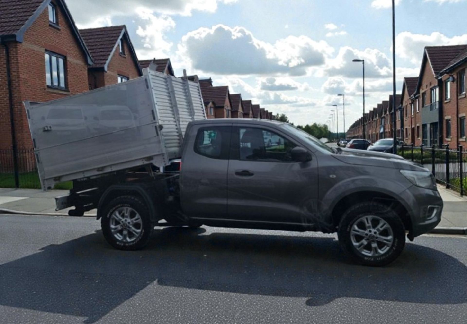 **(ONLY 60K MILEAGE)** 2021 NISSAN NAVARA ACENTA DCI 2.3 DIESEL MANUAL KING CAB PICKUP - Image 2 of 12