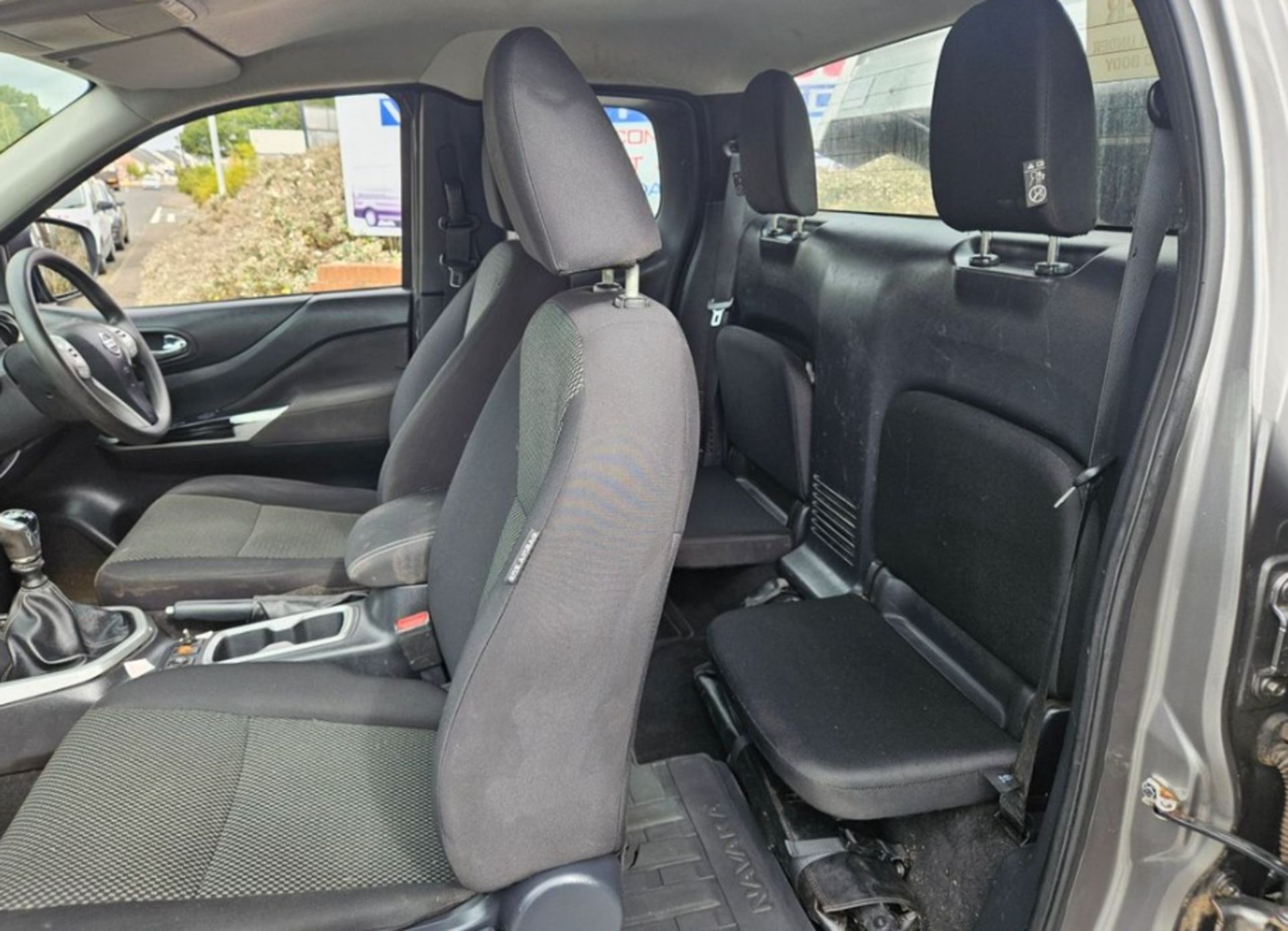 **(ONLY 71K MILEAGE)** 2020 NISSAN NAVARA ACENTA DCI 2.3 DIESEL MANUAL KING CAB PICK UP - Image 9 of 13