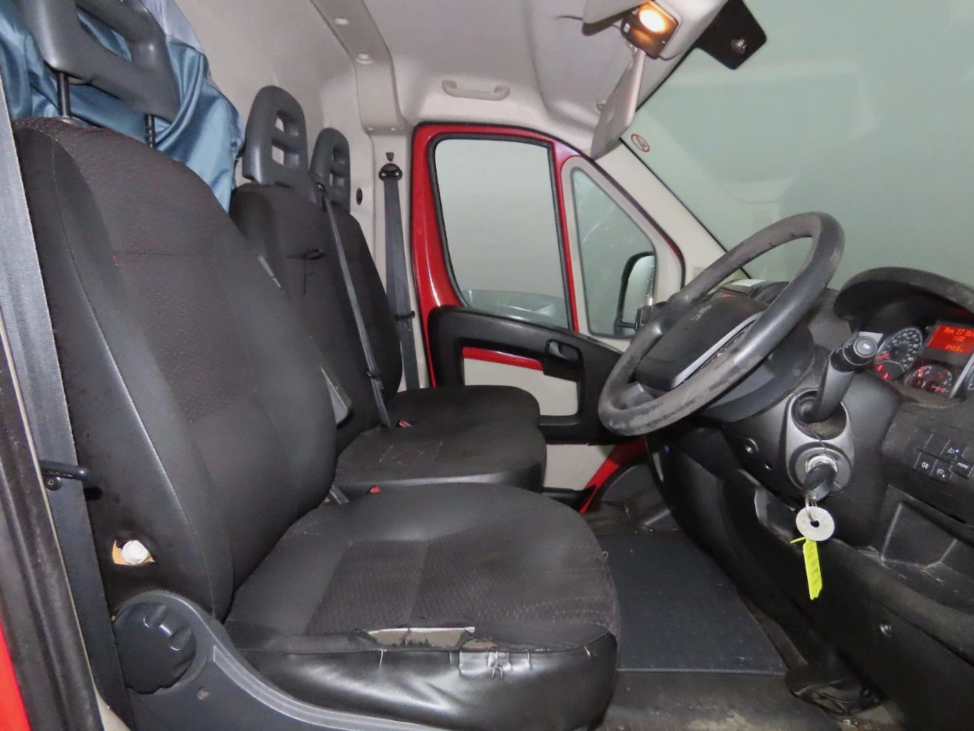 **(ONLY 124K MILEAGE)** 2015/65 PEUGEOT BOXER MWB L2H2 2.2 HDI PANEL VAN - Image 10 of 12