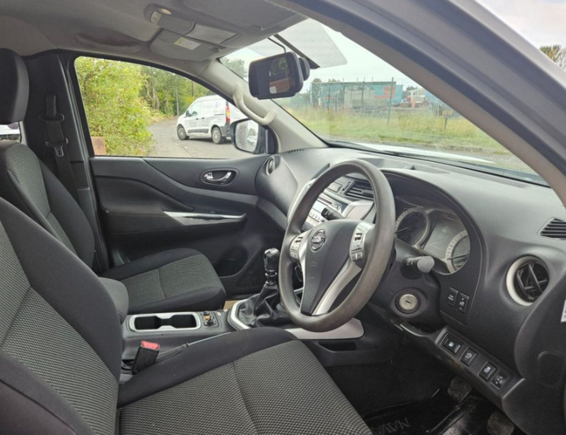 **(ONLY 60K MILEAGE)** 2021 NISSAN NAVARA ACENTA DCI 2.3 DIESEL MANUAL KING CAB PICKUP - Image 11 of 12