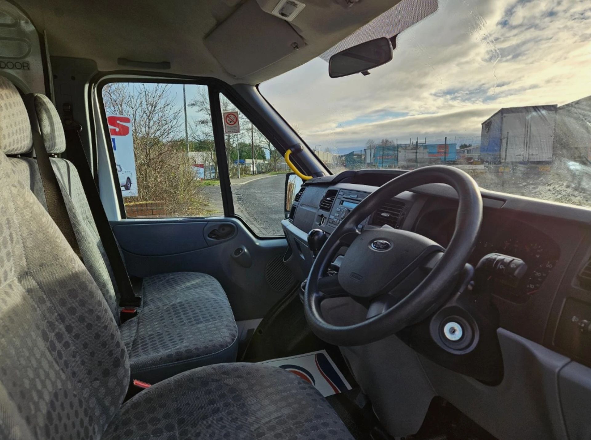 **(ONLY 71K MILEAGE)** 2013 FORD TRANSIT 2.2 TDCI 135 T430 RWD 17-SEATER MINIBUS - Image 11 of 13