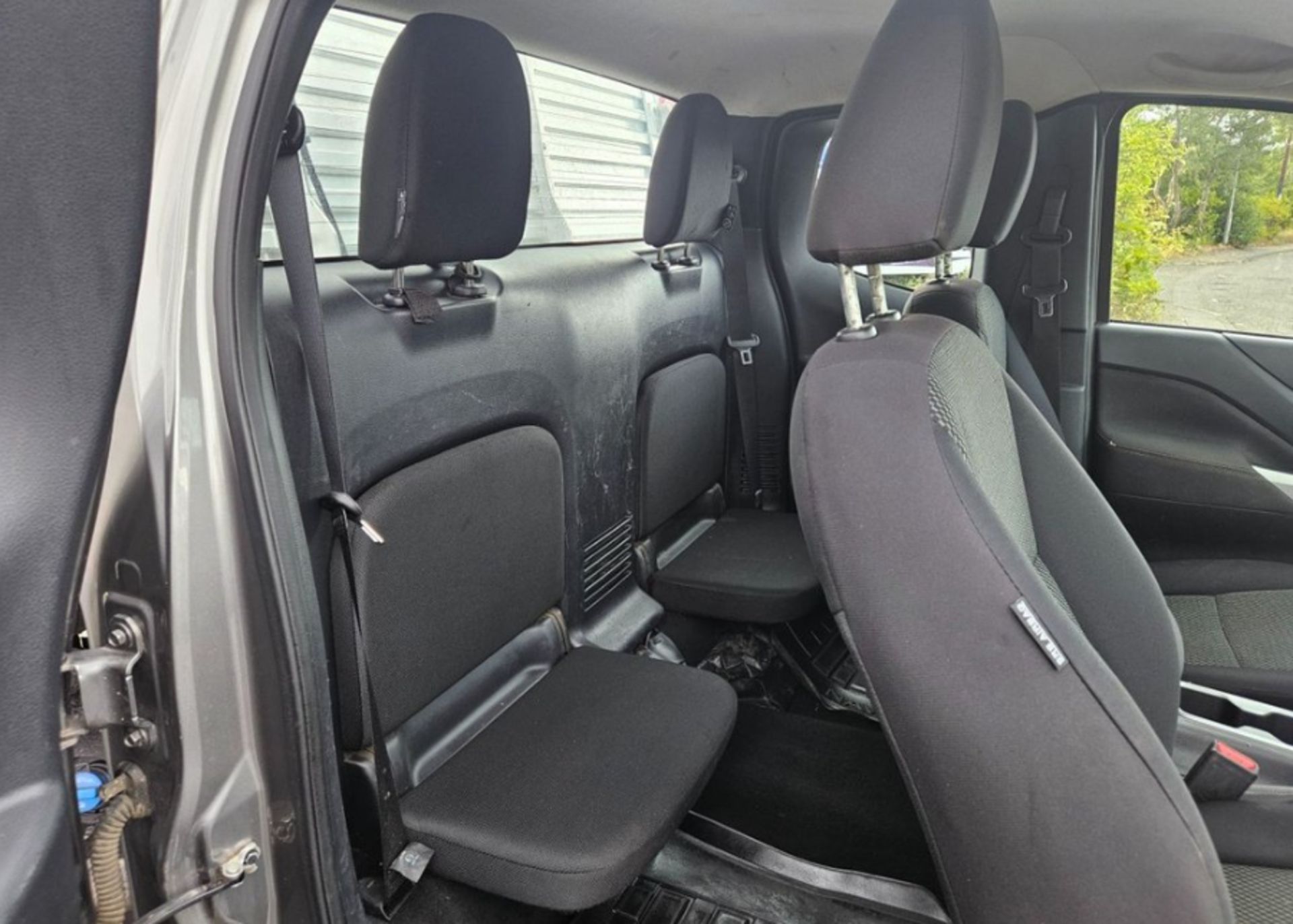 **(ONLY 60K MILEAGE)** 2021 NISSAN NAVARA ACENTA DCI 2.3 DIESEL MANUAL KING CAB PICKUP - Image 9 of 12