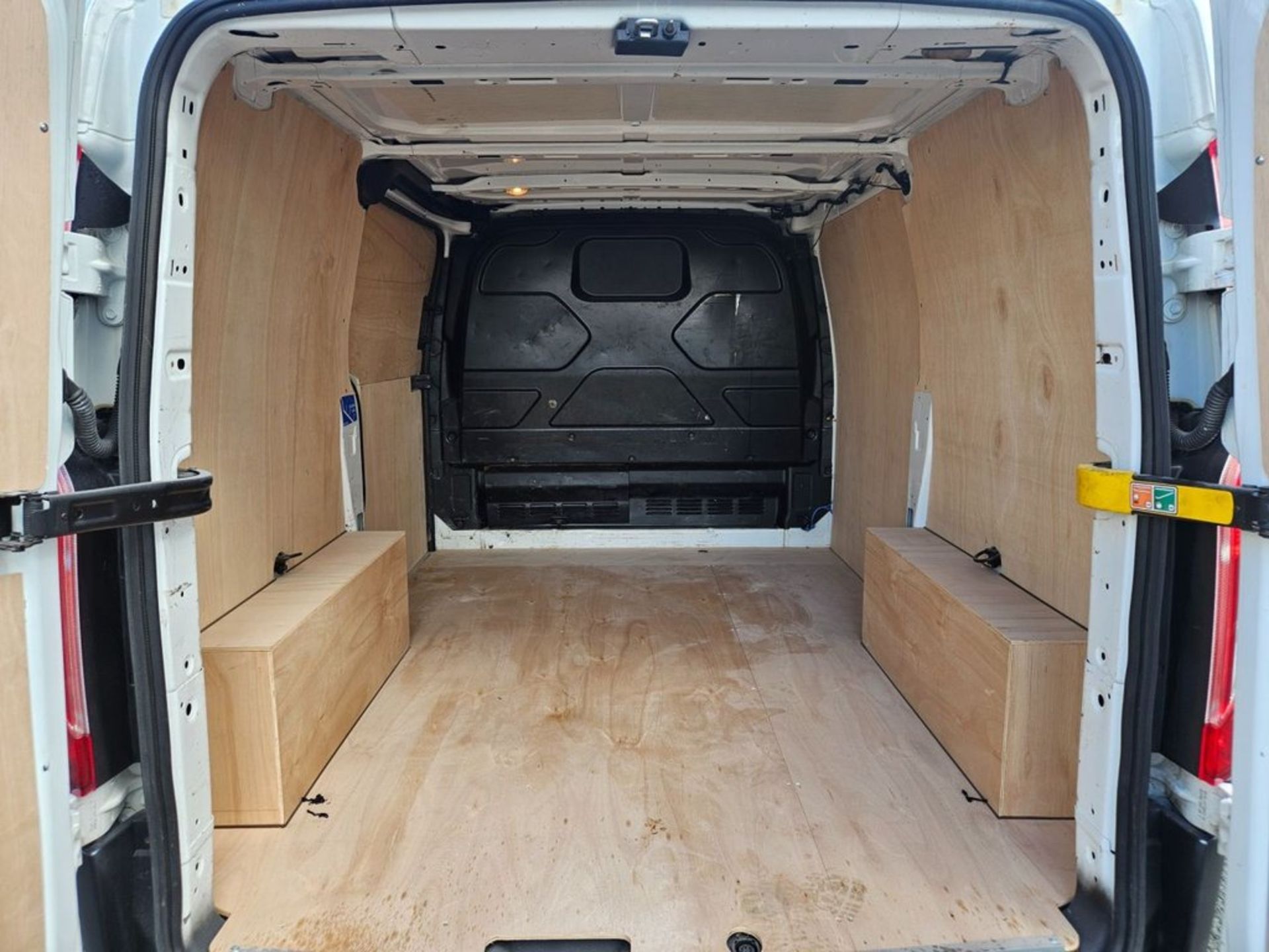 **(ONLY 102K MILEAGE)** 2020 FORD TRANSIT CUSTOM 300 LEADER 2.0 TDCI – SWB >>--NO VAT ON HAMMER--<< - Image 13 of 13