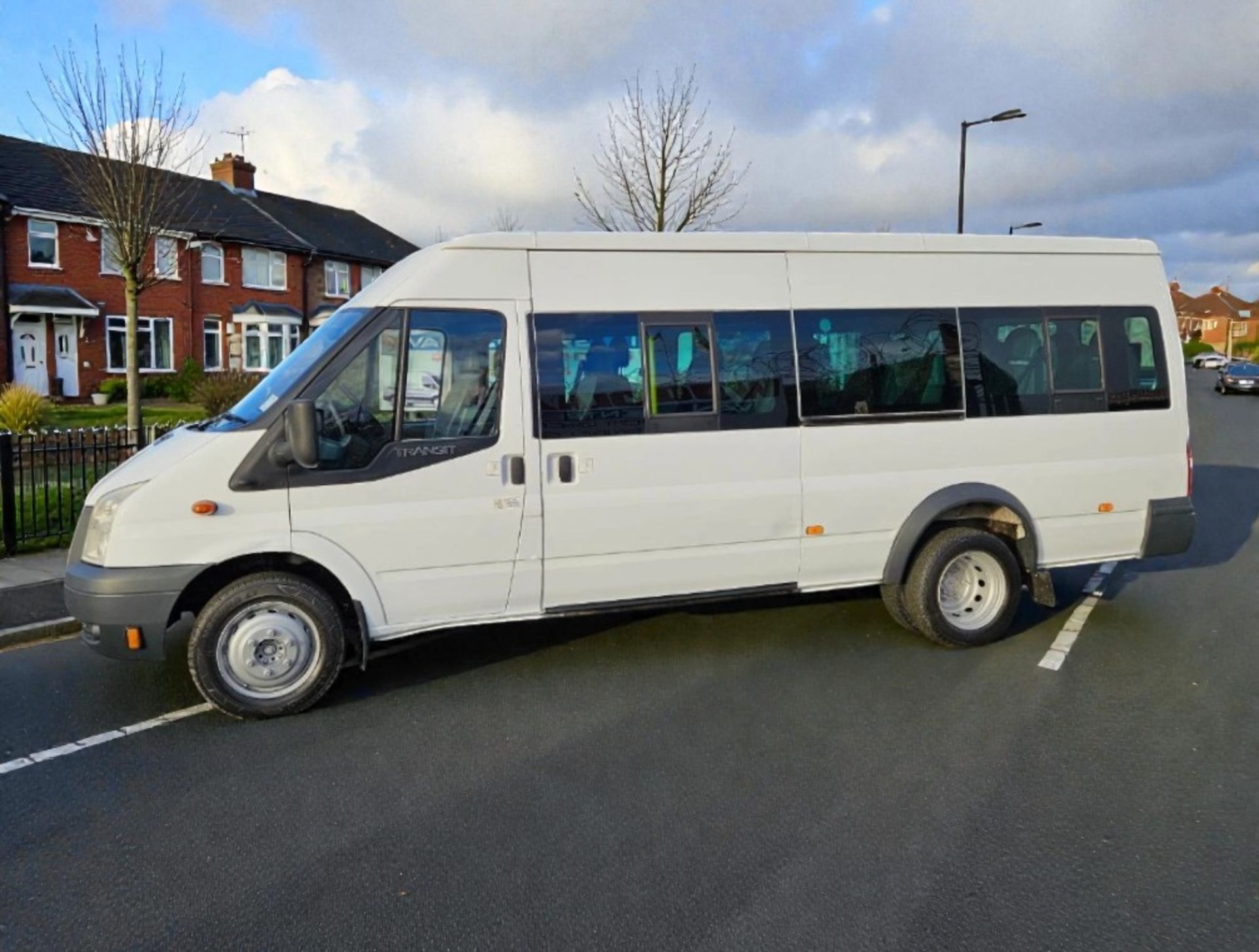 **(ONLY 71K MILEAGE)** 2013 FORD TRANSIT 2.2 TDCI 135 T430 RWD 17-SEATER MINIBUS - Image 5 of 13