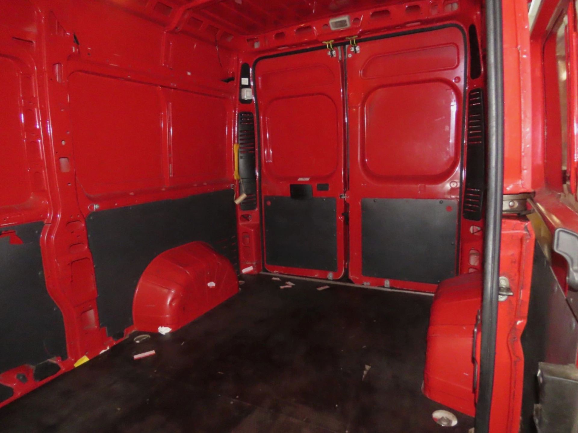 **(ONLY 124K MILEAGE)** 2015/65 PEUGEOT BOXER MWB L2H2 2.2 HDI PANEL VAN - Image 5 of 12