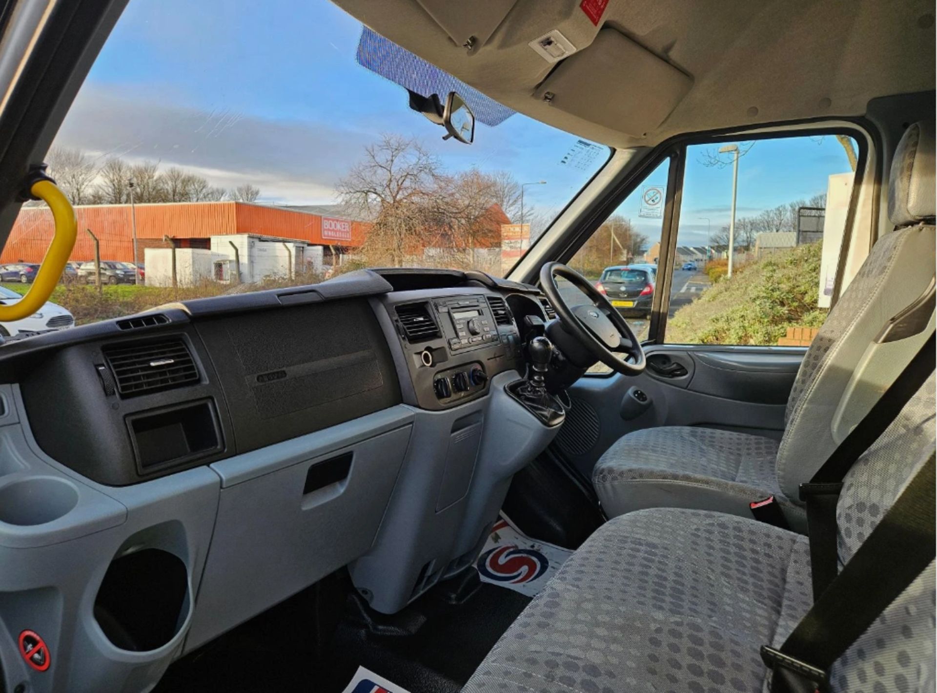 **(ONLY 71K MILEAGE)** 2013 FORD TRANSIT 2.2 TDCI 135 T430 RWD 17-SEATER MINIBUS - Image 12 of 13