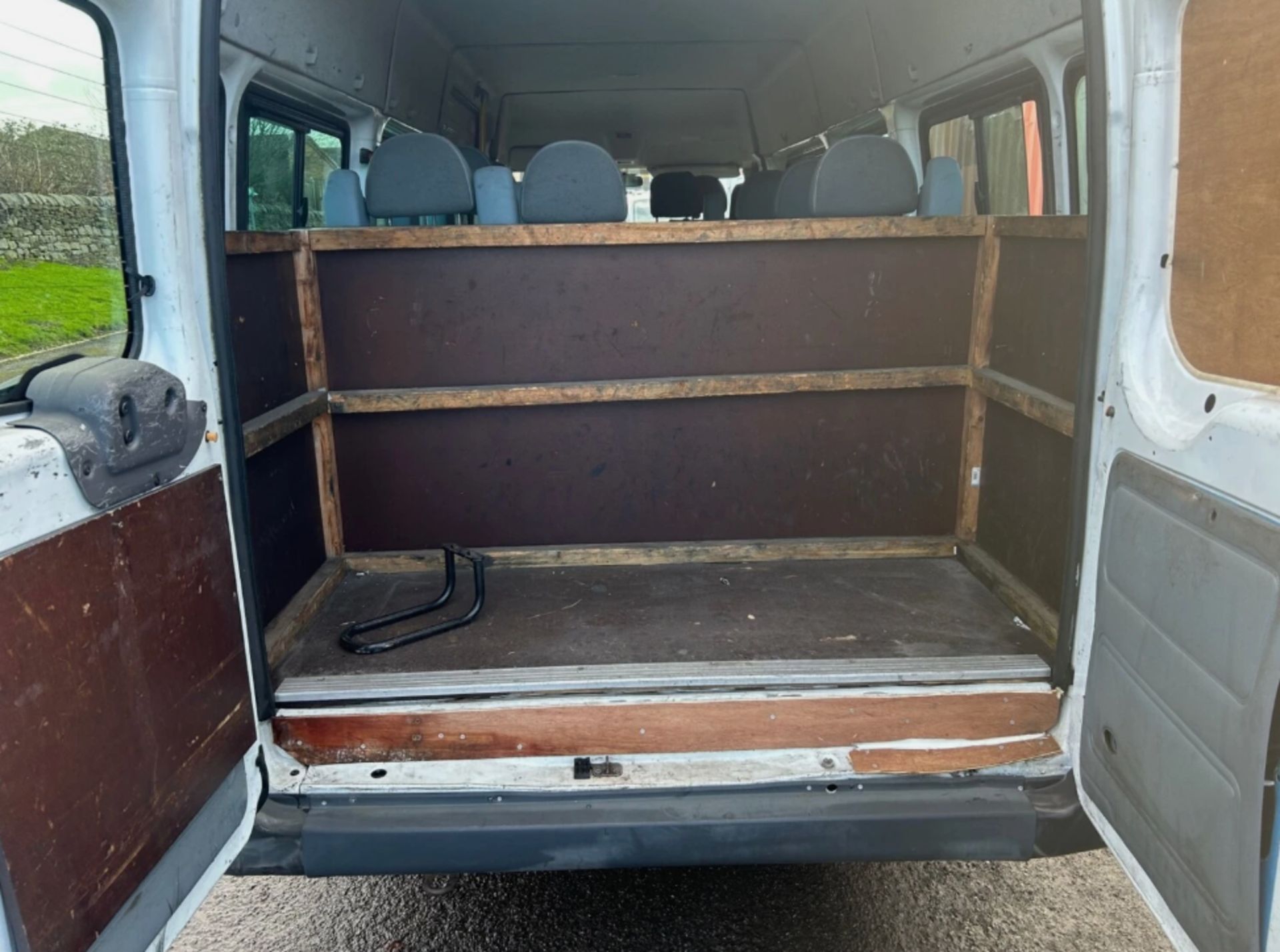2012 FORD TRANSIT MEDIUM ROOF 17 SEATER TDCI 135PS - Image 4 of 9