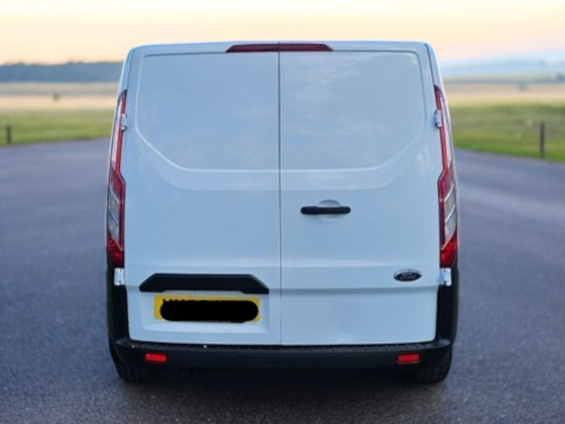 **(ONLY 102K MILEAGE)** 2020 FORD TRANSIT CUSTOM 300 LEADER 2.0 TDCI – SWB >>--NO VAT ON HAMMER--<< - Image 5 of 13