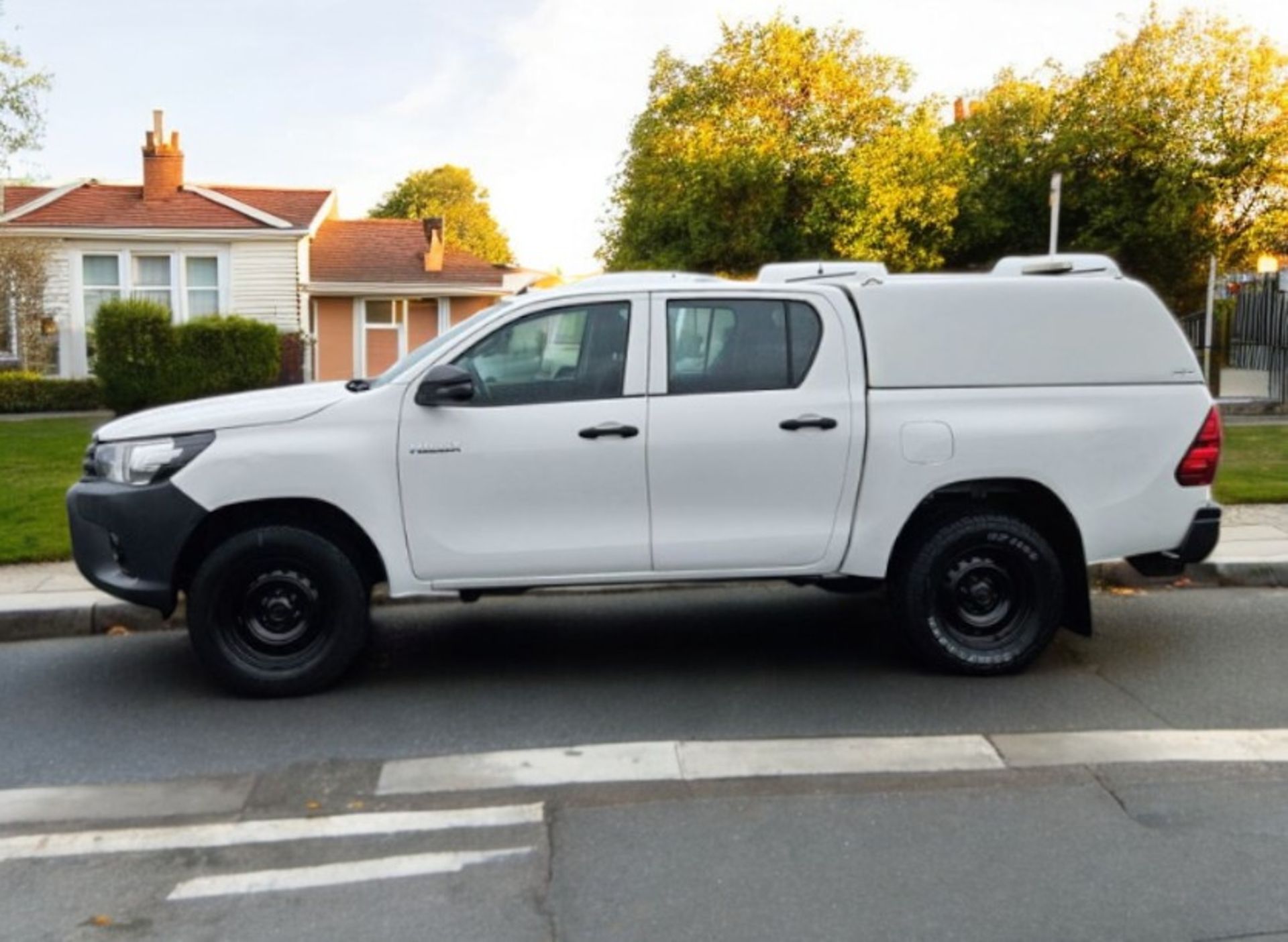 **(ONLY 104K MILEAGE)** 2019 TOYOTA HILUX ACTIVE D-4D 4WD DOUBLE CAB - Image 5 of 13