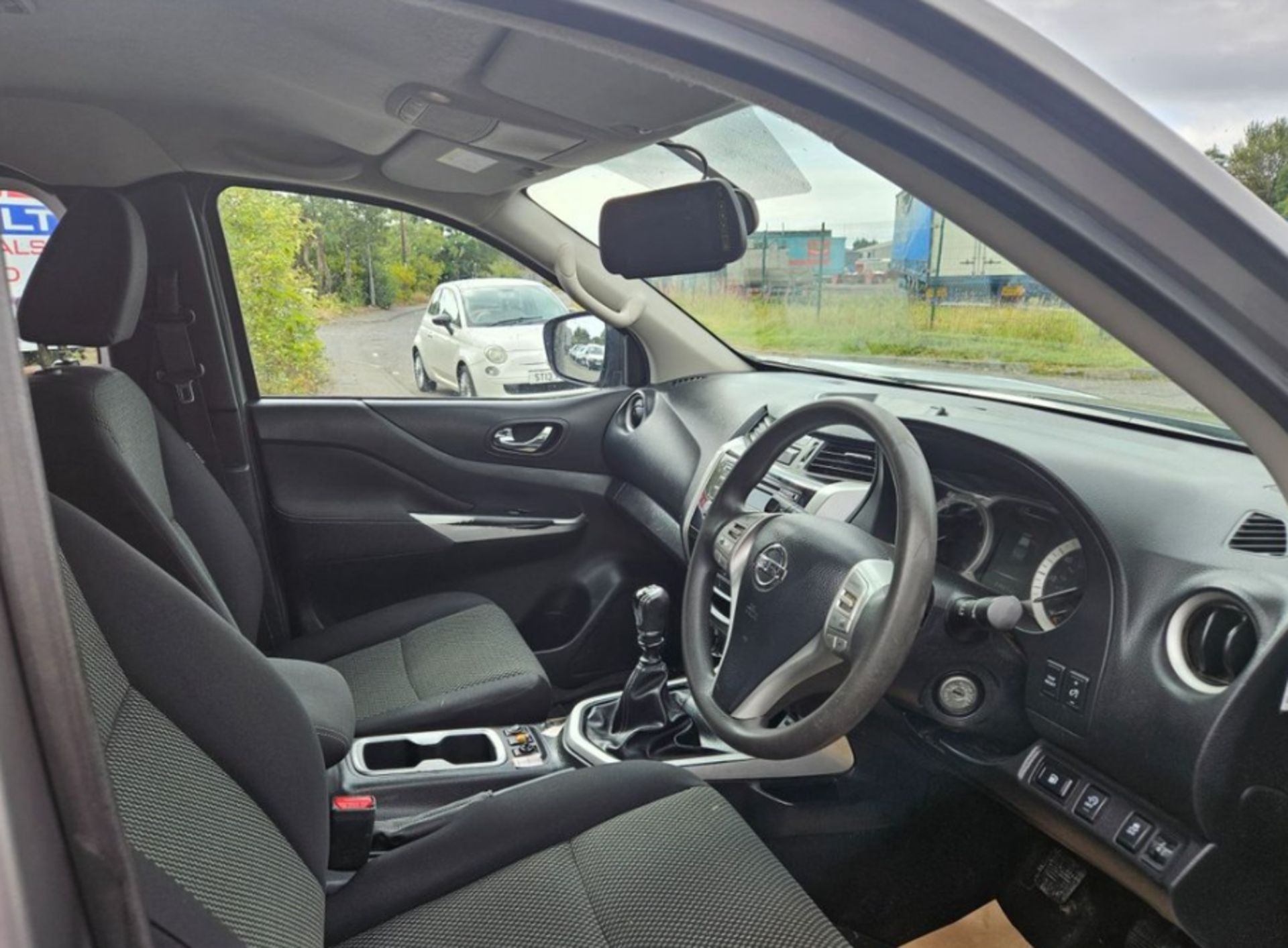 **(ONLY 71K MILEAGE)** 2020 NISSAN NAVARA ACENTA DCI 2.3 DIESEL MANUAL KING CAB PICK UP - Image 12 of 13