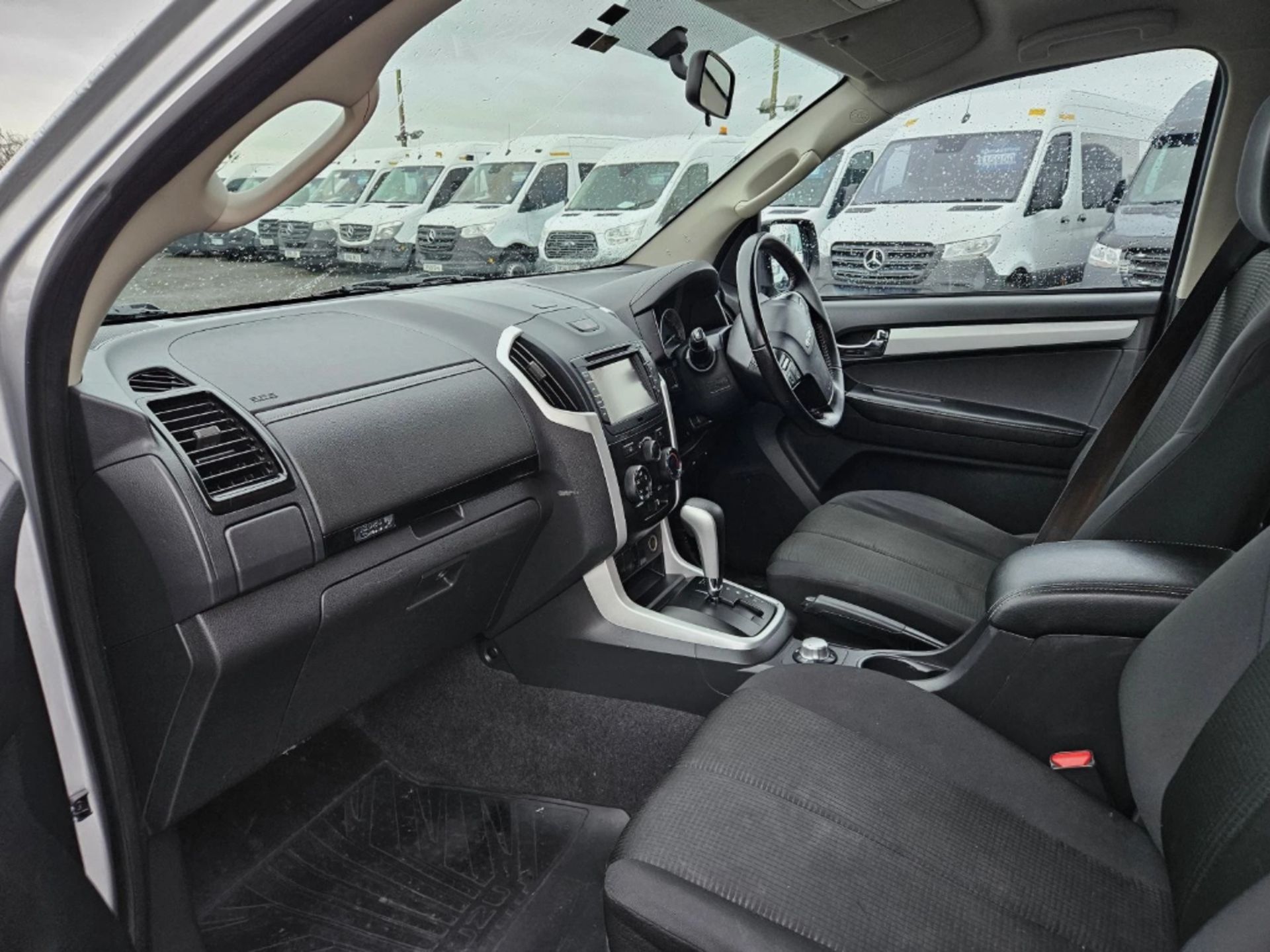 **(ONLY 72K MILEAGE)** 2019 ISUZU D-MAX YUKON 4X4 DOUBLE CAB PICKUP - Image 12 of 13