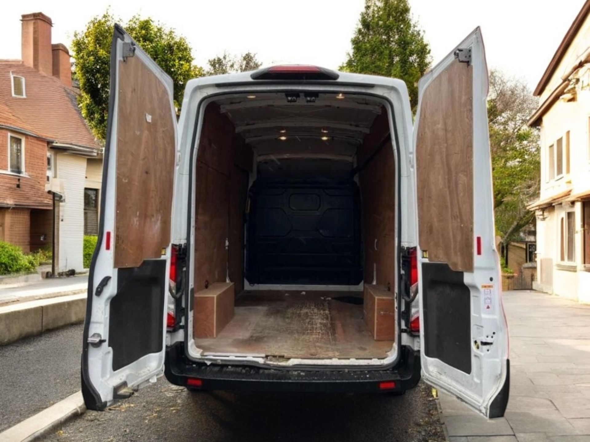 **(ONLY 98K MILEAGE)** 2019 FORD TRANSIT 350 LEADER TDCI L3H2 MWB >>--NO VAT ON HAMMER--<< - Image 8 of 13