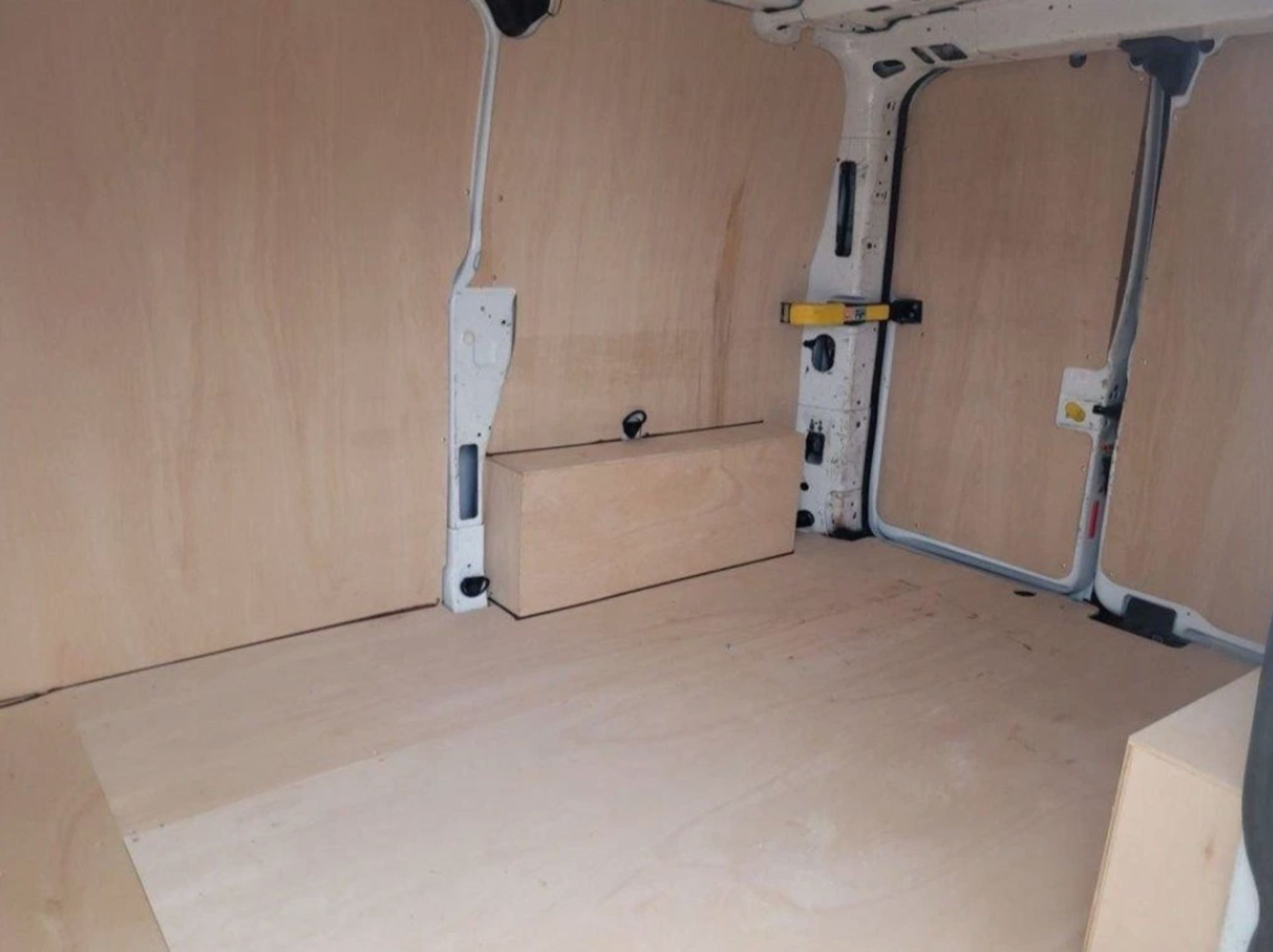 *(ONLY 106 K MILEAGE)* 2019 FORD TRANSIT CUSTOM 280 TDCI SWB VAN >>-NO VAT ON HAMMER-<< - Image 10 of 13