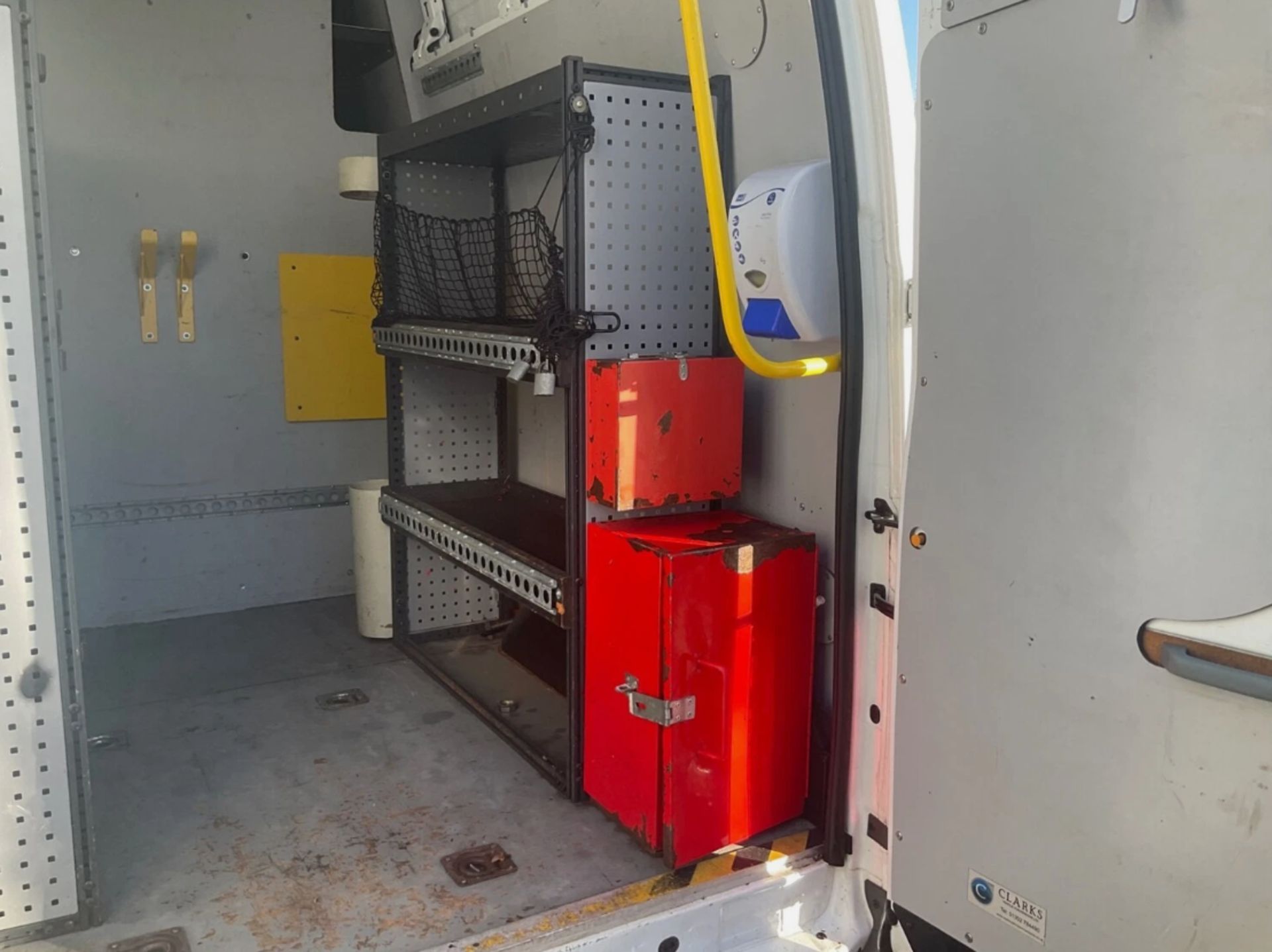 **(ONLY 118K MILEAGE)** 2013 FORD TRANSIT 100 T350 RWD – WELFARE / PANEL VAN>>--NO VAT ON HAMMER--<< - Image 14 of 15