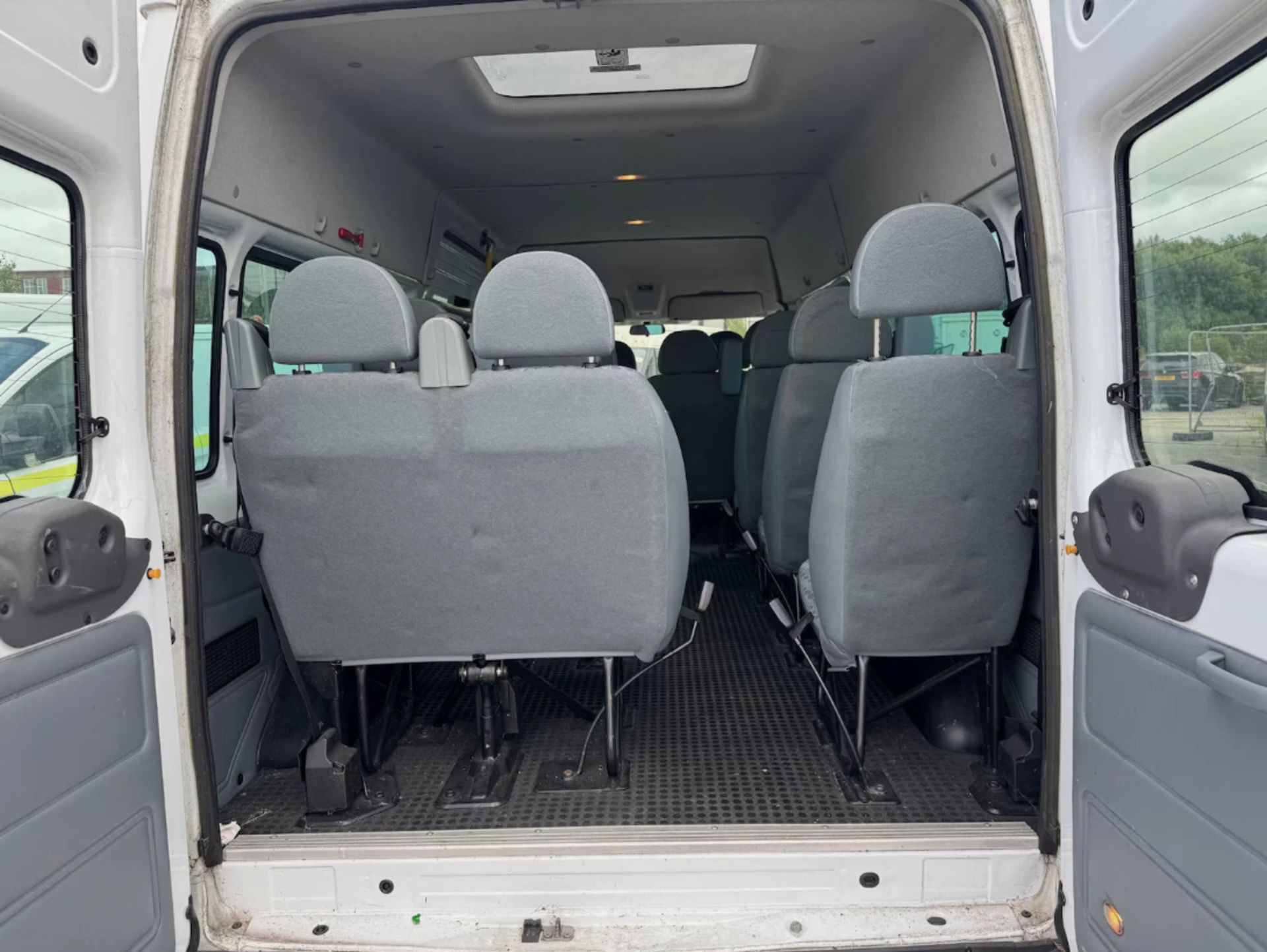 **(ONLY 99K MILEAGE)** 2012 / 62 FORD TRANSIT T350 LWB 14 SEATER MINIBUS - Image 14 of 21
