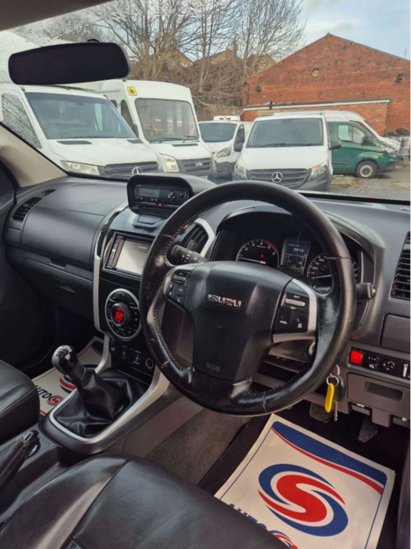 2015 ISUZU RODEO D-MAX UTAH VISION 2.5 TWIN TURBO DIESEL 6-SPEED MANUAL >>--NO VAT ON HAMMER--<< - Image 11 of 25