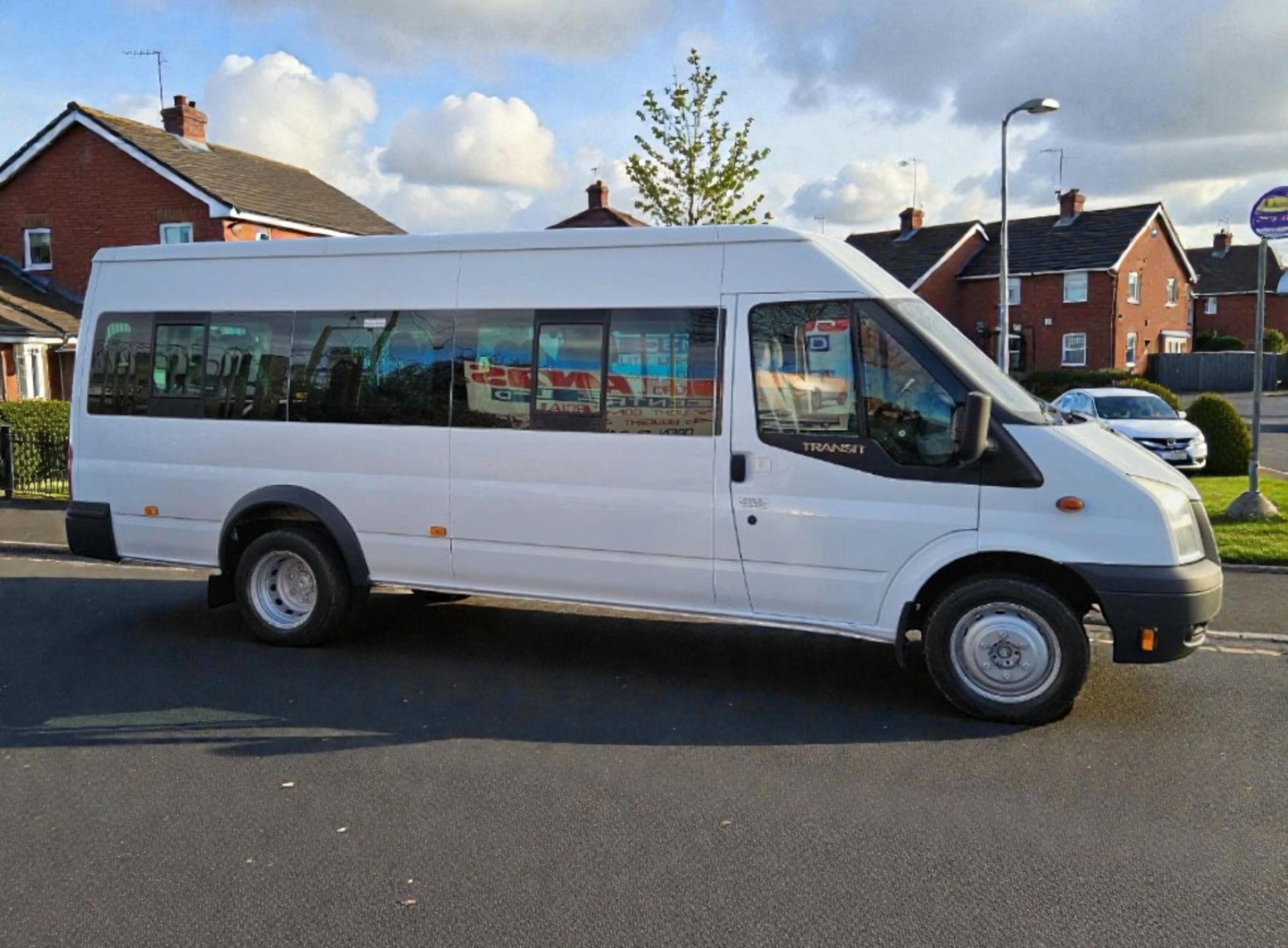 **(ONLY 71K MILEAGE)** 2013 FORD TRANSIT 2.2 TDCI 135 T430 RWD 17-SEATER MINIBUS - Image 2 of 13