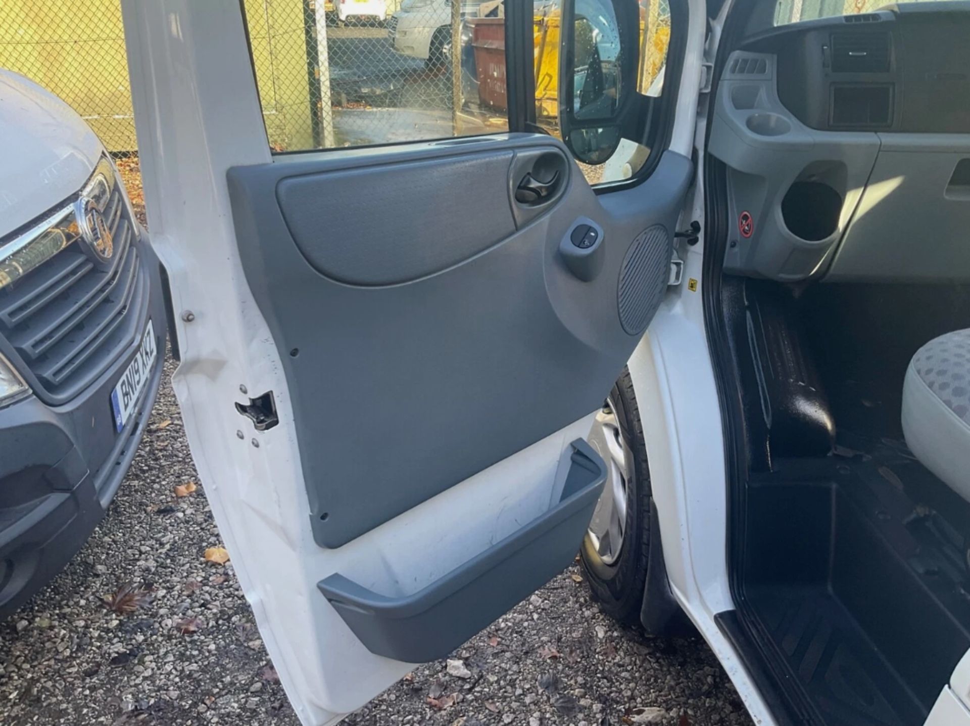 **(ONLY 118K MILEAGE)** 2013 FORD TRANSIT 100 T350 RWD – WELFARE / PANEL VAN>>--NO VAT ON HAMMER--<< - Image 8 of 15