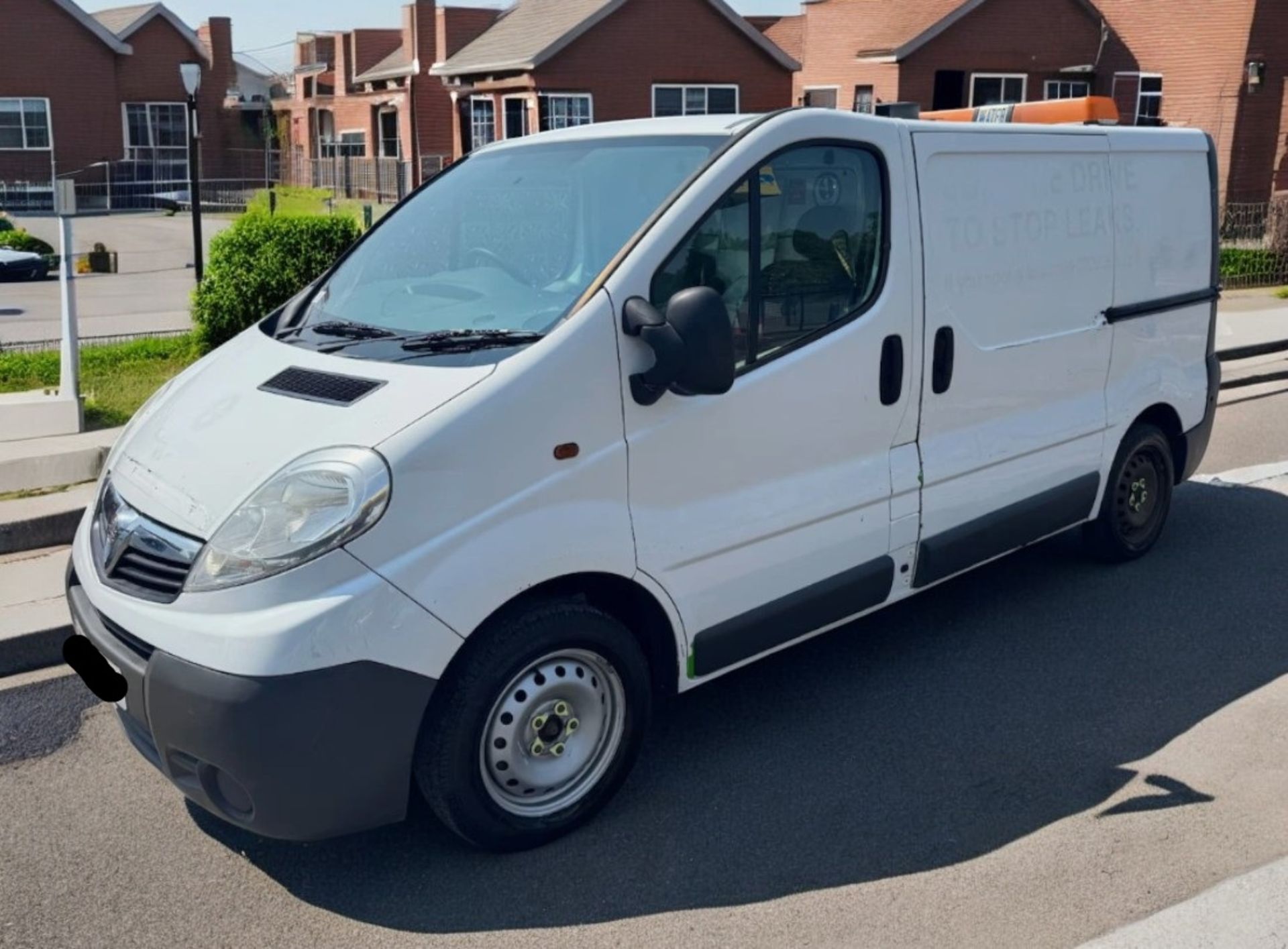 2011 VAUXHALL VIVARO SWB CDTI 90PS PANEL VAN - DIESEL – MANUAL – WHITE