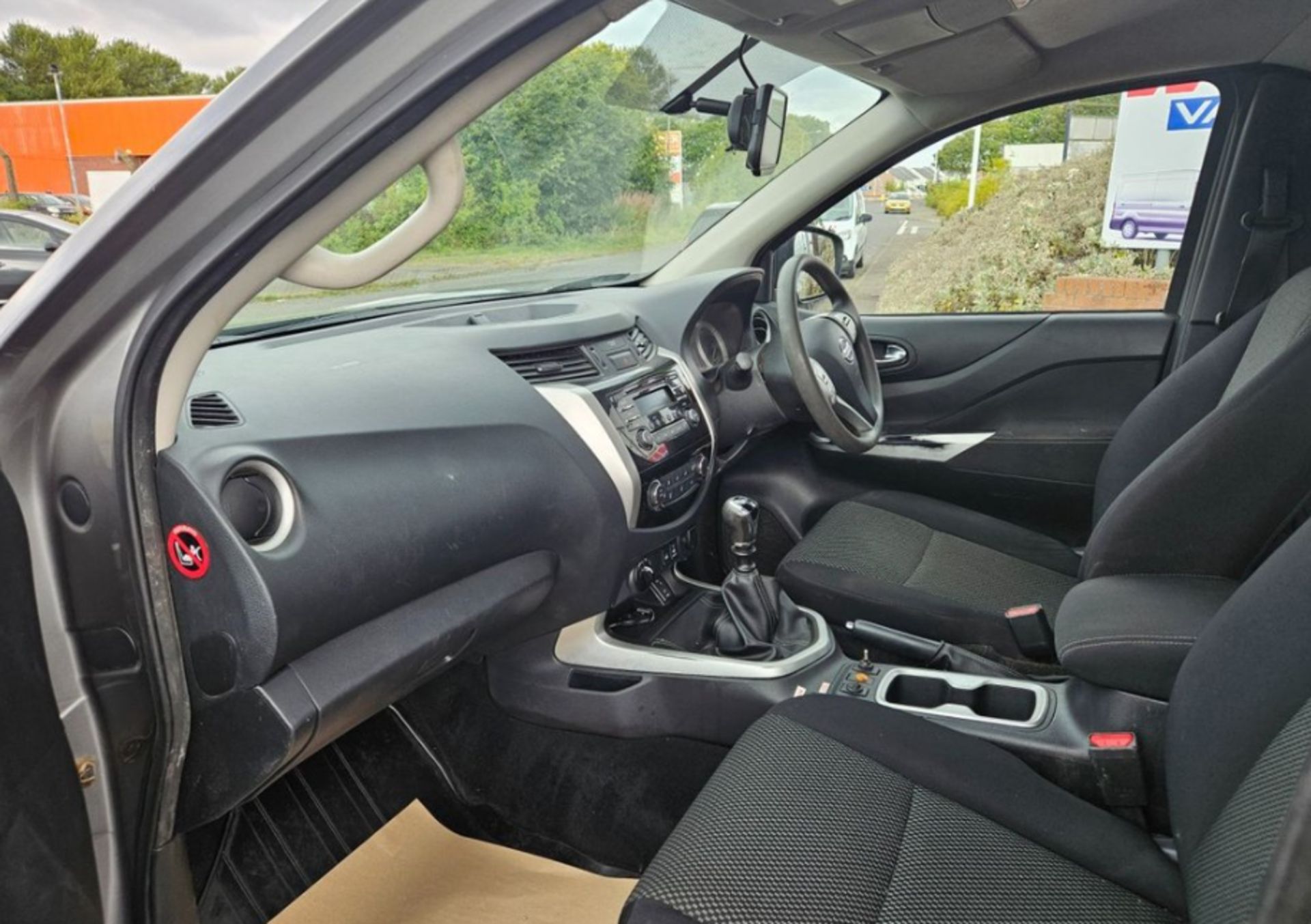 **(ONLY 60K MILEAGE)** 2021 NISSAN NAVARA ACENTA DCI 2.3 DIESEL MANUAL KING CAB PICKUP - Image 10 of 12