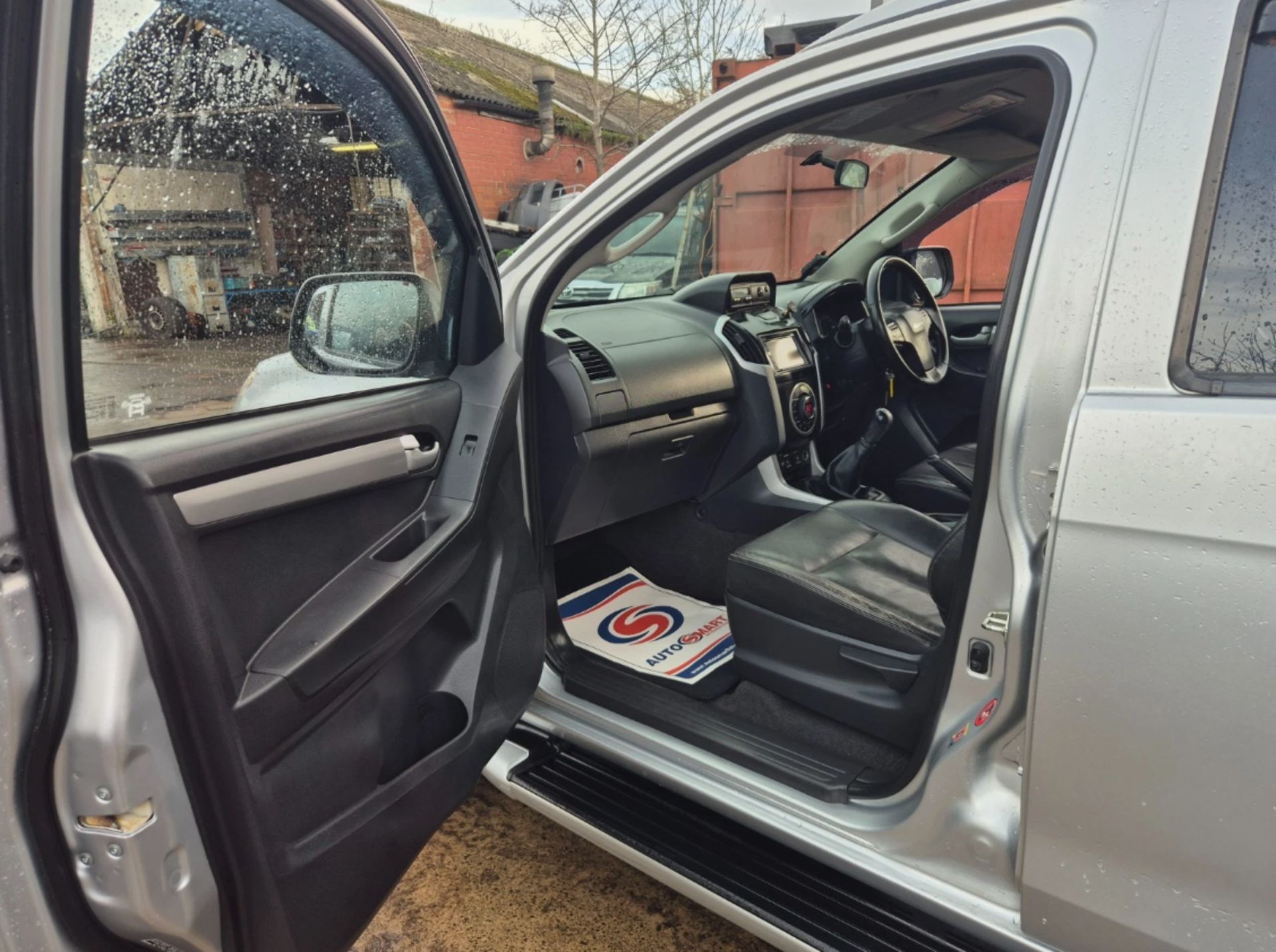 2015 ISUZU RODEO D-MAX UTAH VISION 2.5 TWIN TURBO DIESEL 6-SPEED MANUAL >>--NO VAT ON HAMMER--<< - Image 19 of 25