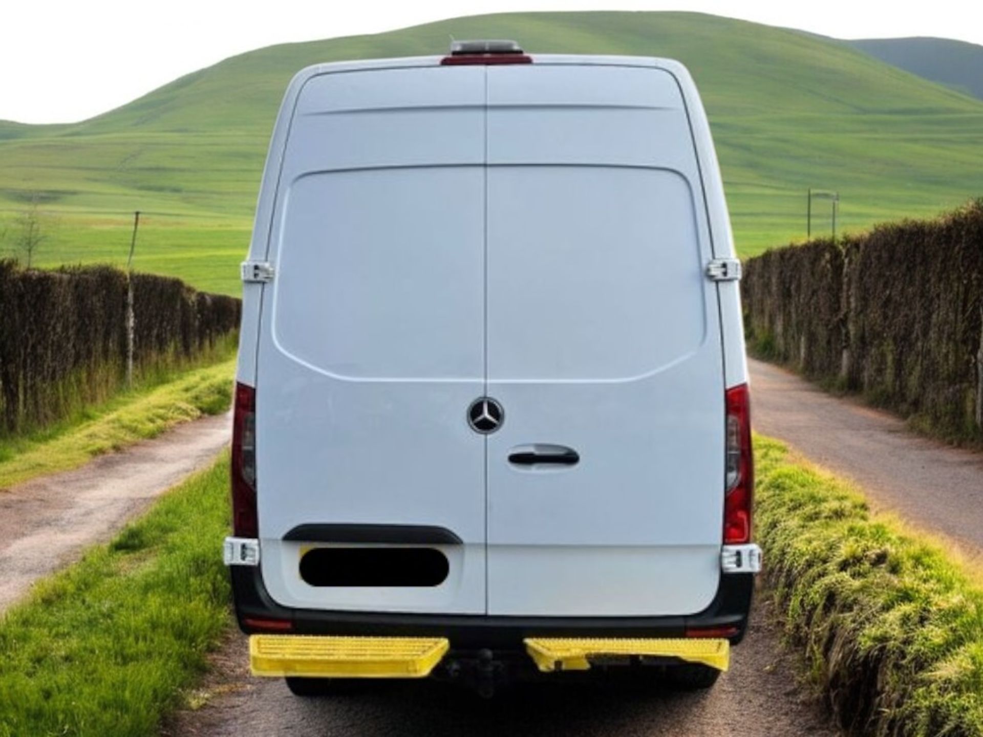 **(ONLY 69K MILEAGE)** 2021 MERCEDES-BENZ SPRINTER 315CDI PROGRESSIVE RWD L2H2 PANEL VAN - Image 4 of 10