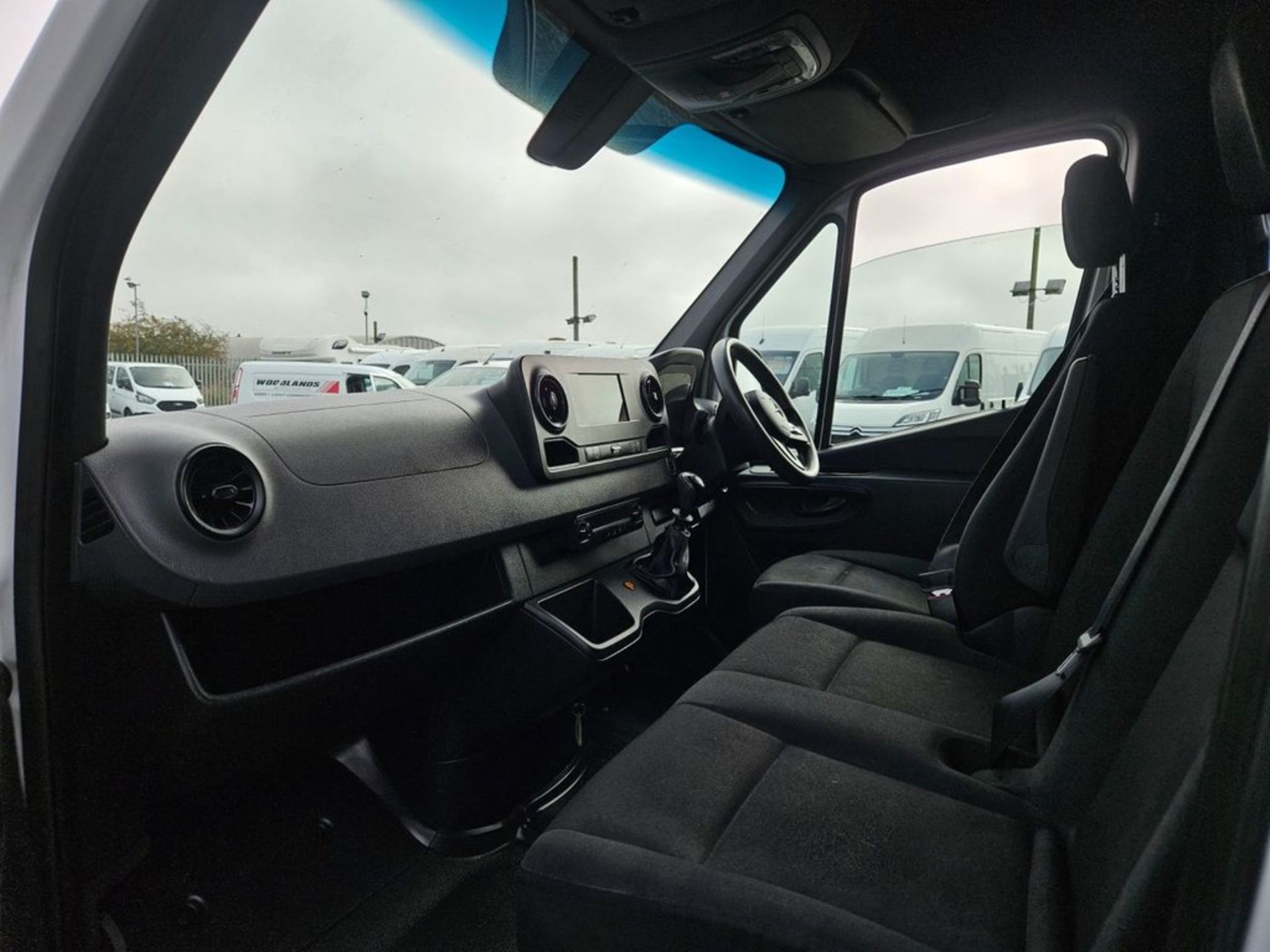 **(ONLY 69K MILEAGE)** 2021 MERCEDES-BENZ SPRINTER 315CDI PROGRESSIVE RWD L2H2 PANEL VAN - Image 7 of 10