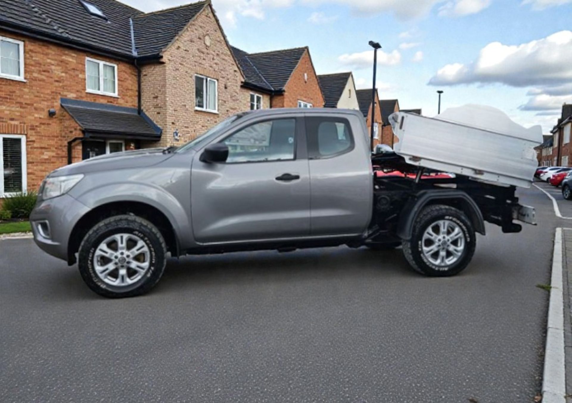 **(ONLY 60K MILEAGE)** 2021 NISSAN NAVARA ACENTA DCI 2.3 DIESEL MANUAL KING CAB PICKUP - Image 4 of 12