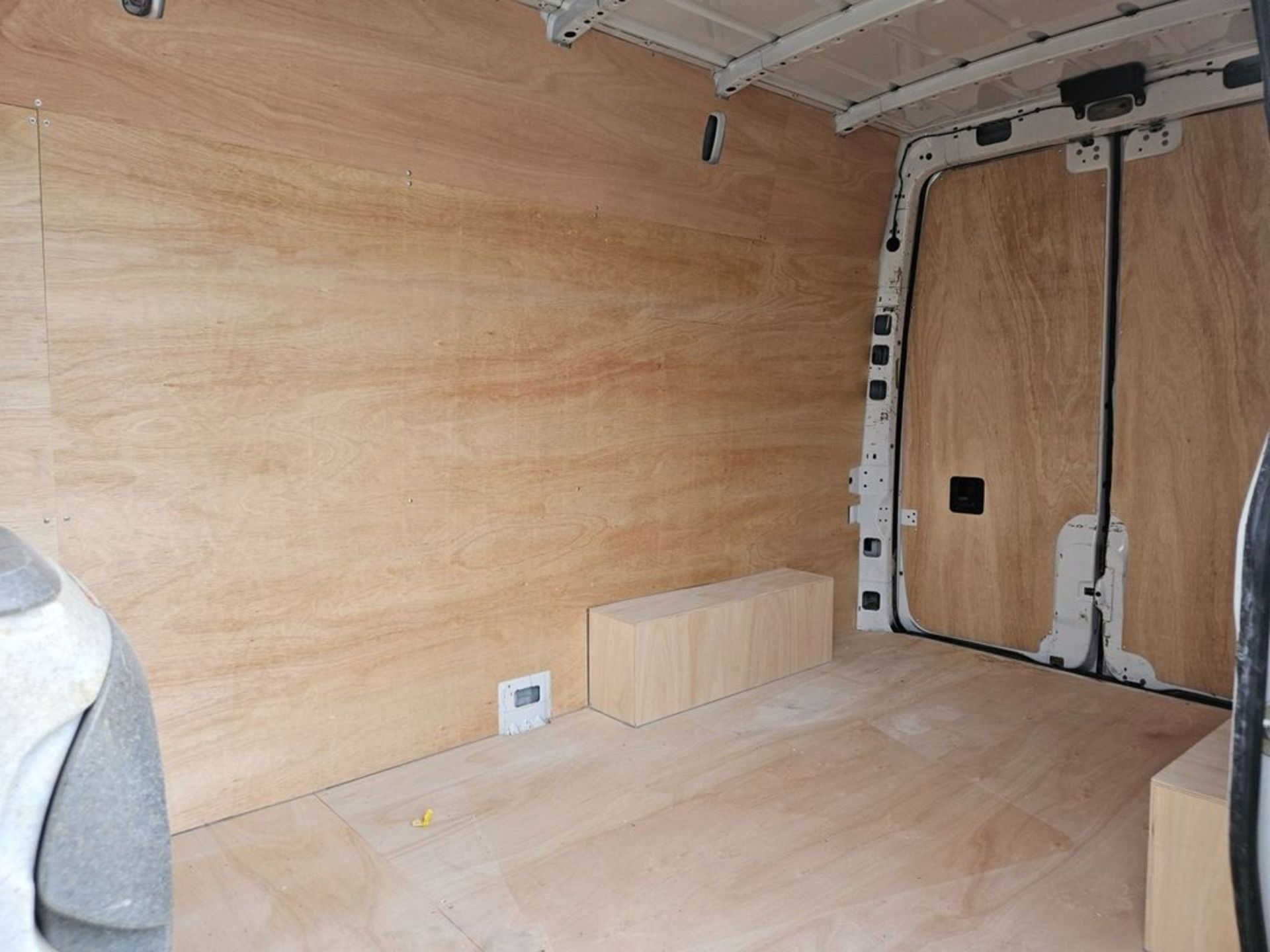 **(ONLY 69K MILEAGE)** 2021 MERCEDES-BENZ SPRINTER 315CDI PROGRESSIVE RWD L2H2 PANEL VAN - Image 8 of 10