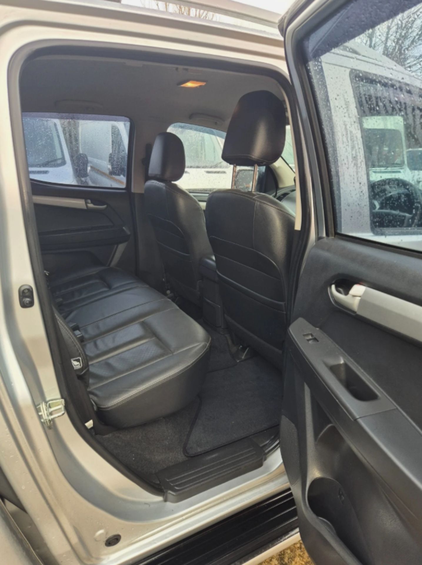 2015 ISUZU RODEO D-MAX UTAH VISION 2.5 TWIN TURBO DIESEL 6-SPEED MANUAL >>--NO VAT ON HAMMER--<< - Image 16 of 25