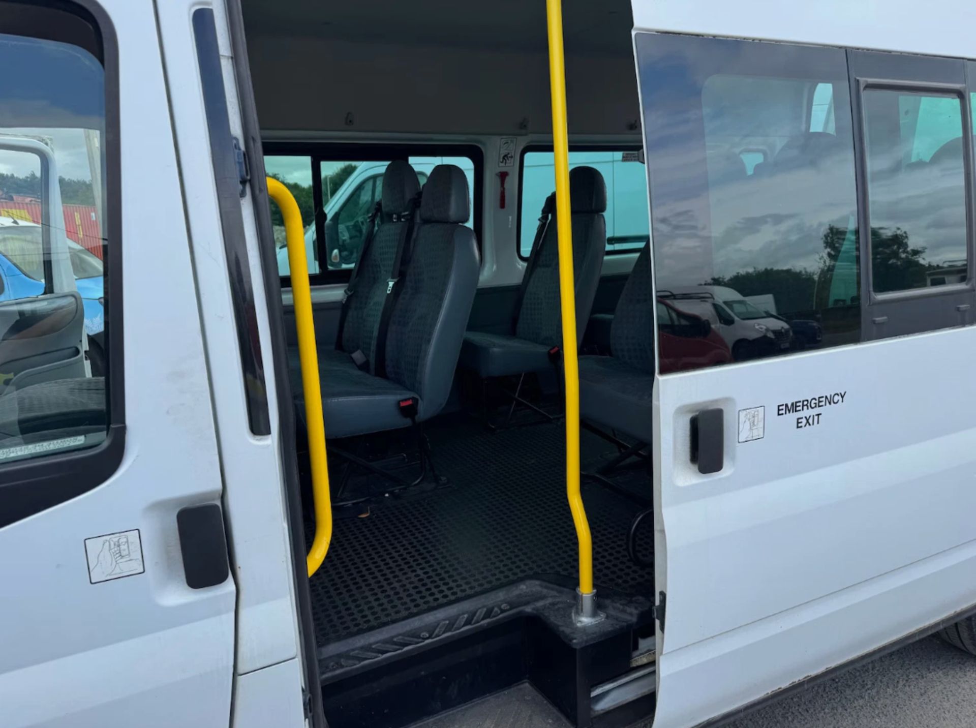 **(ONLY 99K MILEAGE)** 2012 / 62 FORD TRANSIT T350 LWB 14 SEATER MINIBUS - Image 17 of 21