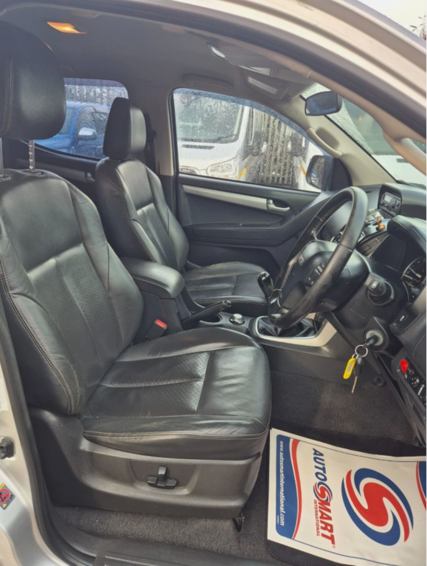 2015 ISUZU RODEO D-MAX UTAH VISION 2.5 TWIN TURBO DIESEL 6-SPEED MANUAL >>--NO VAT ON HAMMER--<< - Image 10 of 25