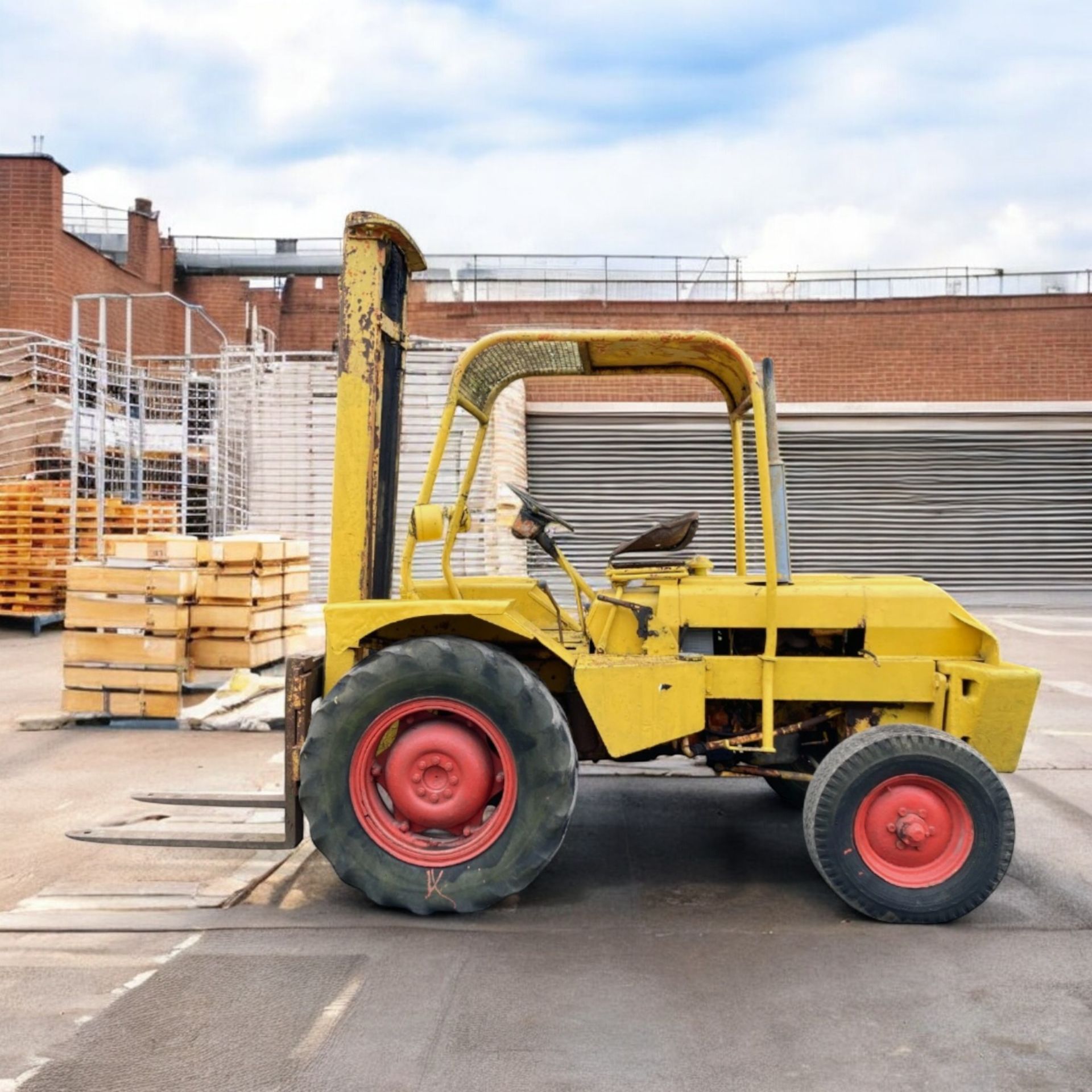 ROUGH TERRAIN FORKLIFT - Image 2 of 9