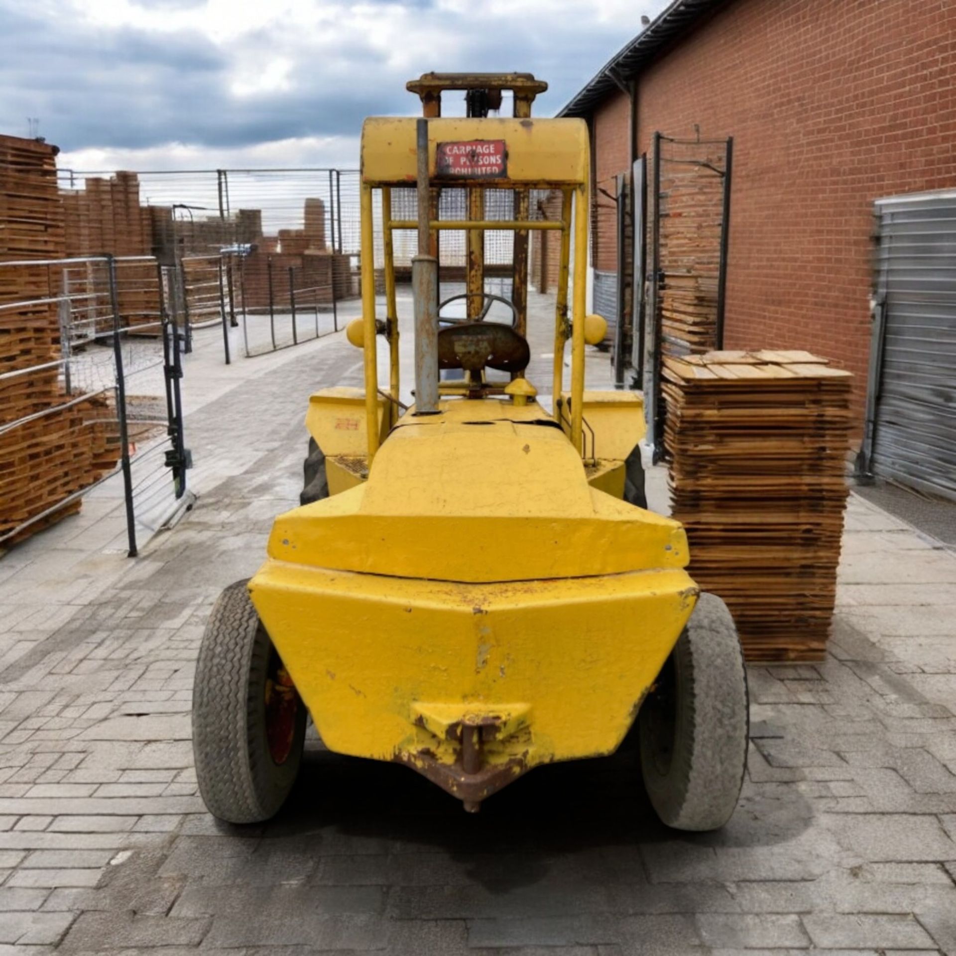 ROUGH TERRAIN FORKLIFT - Image 5 of 9