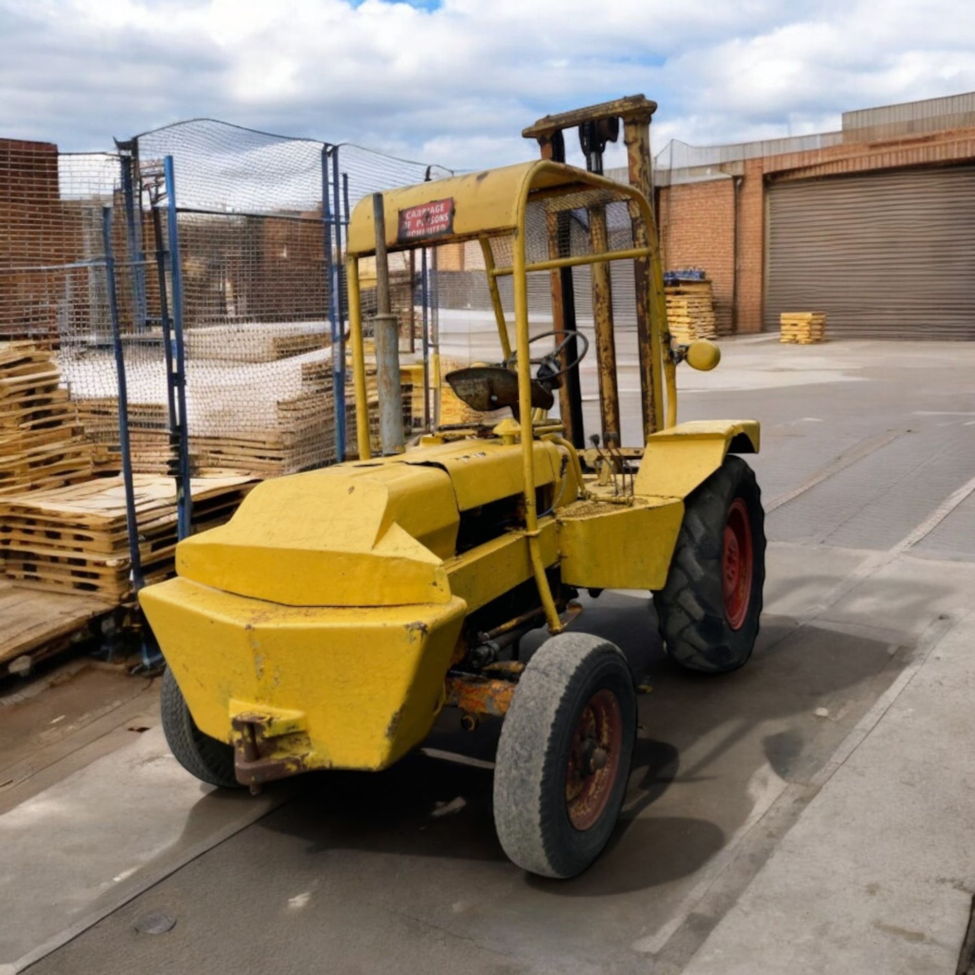 ROUGH TERRAIN FORKLIFT - Image 3 of 9