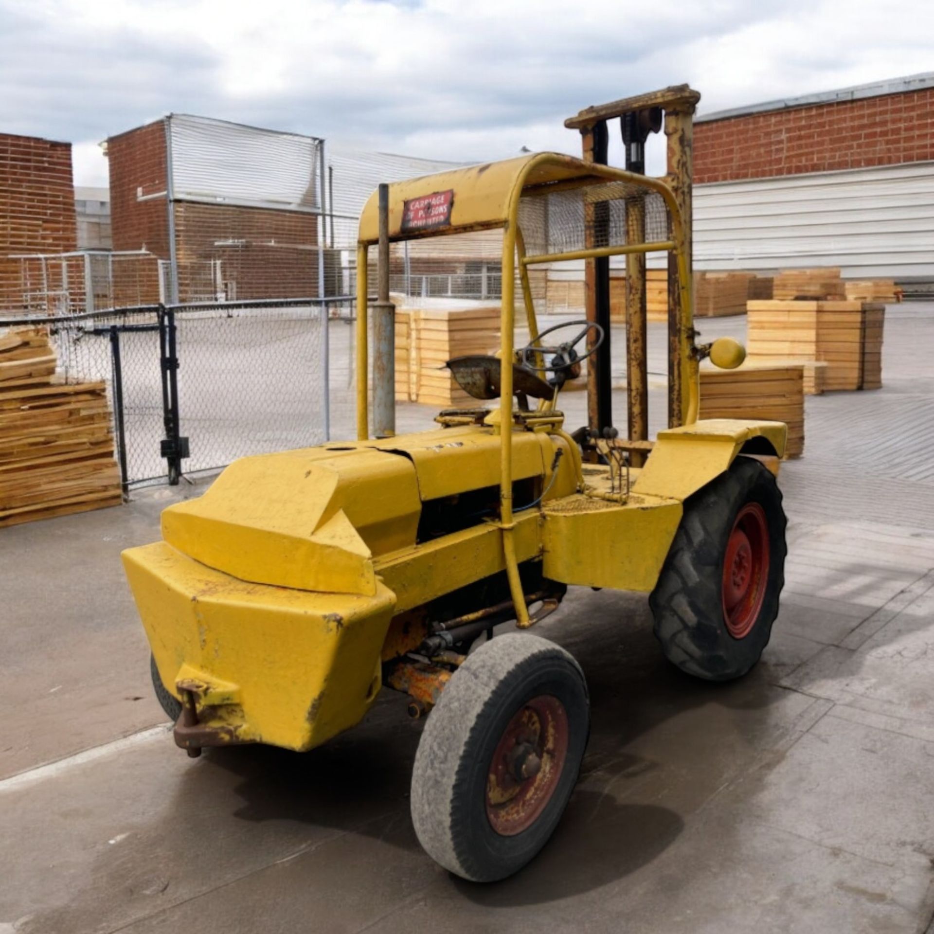 ROUGH TERRAIN FORKLIFT - Image 4 of 9